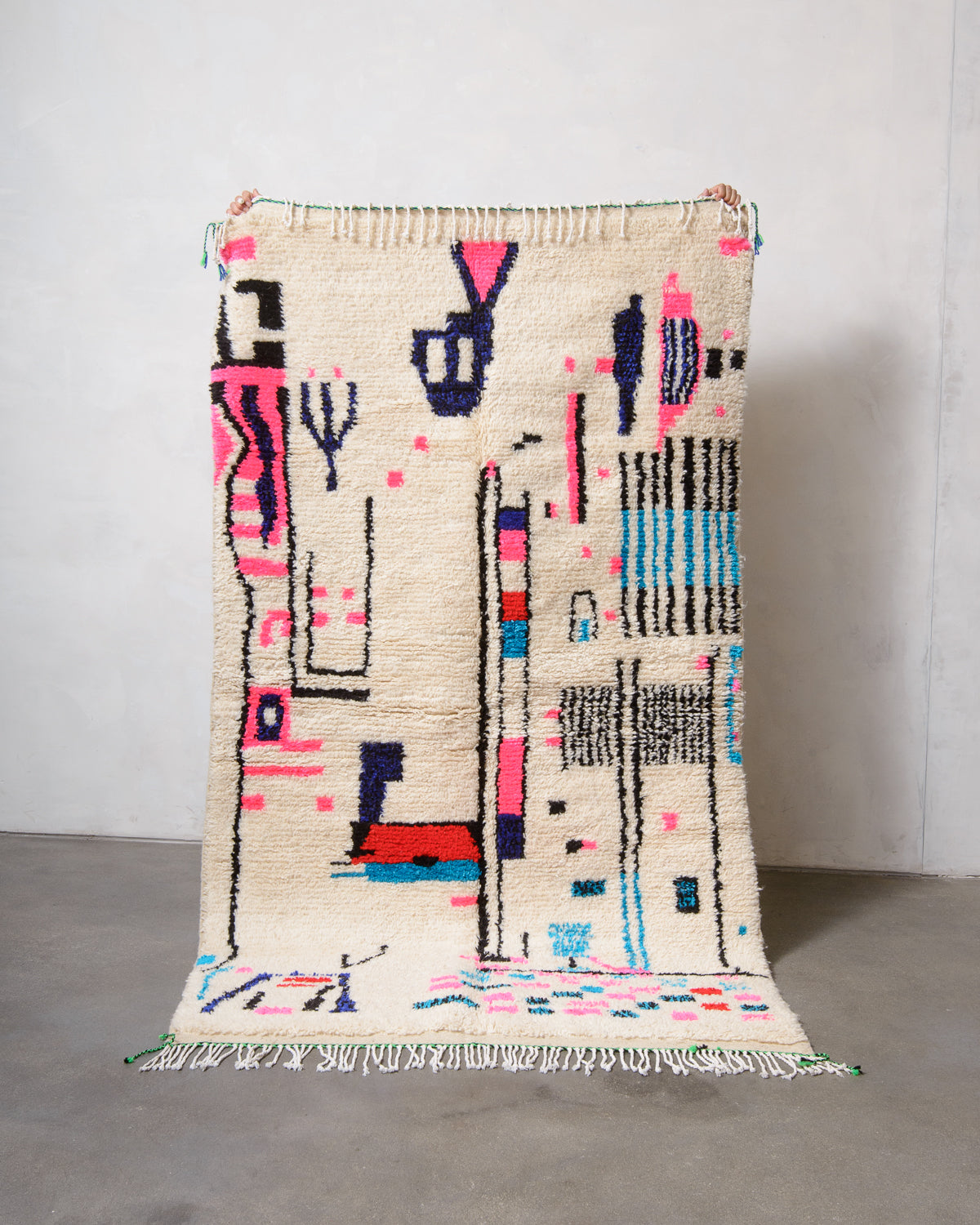 Modern designer handcrafted Berber rug from Morocco. Azilal rug with beautiful colours and patterns. Made of sheep’s wool and colourful cotton.