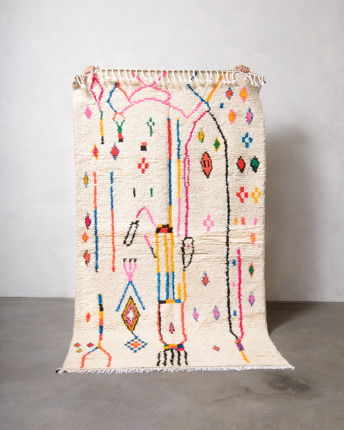 Modern designer handcrafted Berber rug from Morocco. Azilal rug with beautiful colours and patterns. Made of sheep’s wool and colourful cotton.