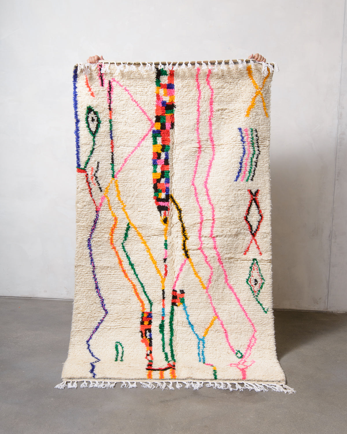 Modern designer handcrafted Berber rug from Morocco. Azilal rug with beautiful colours and patterns. Made of sheep’s wool and colourful cotton.