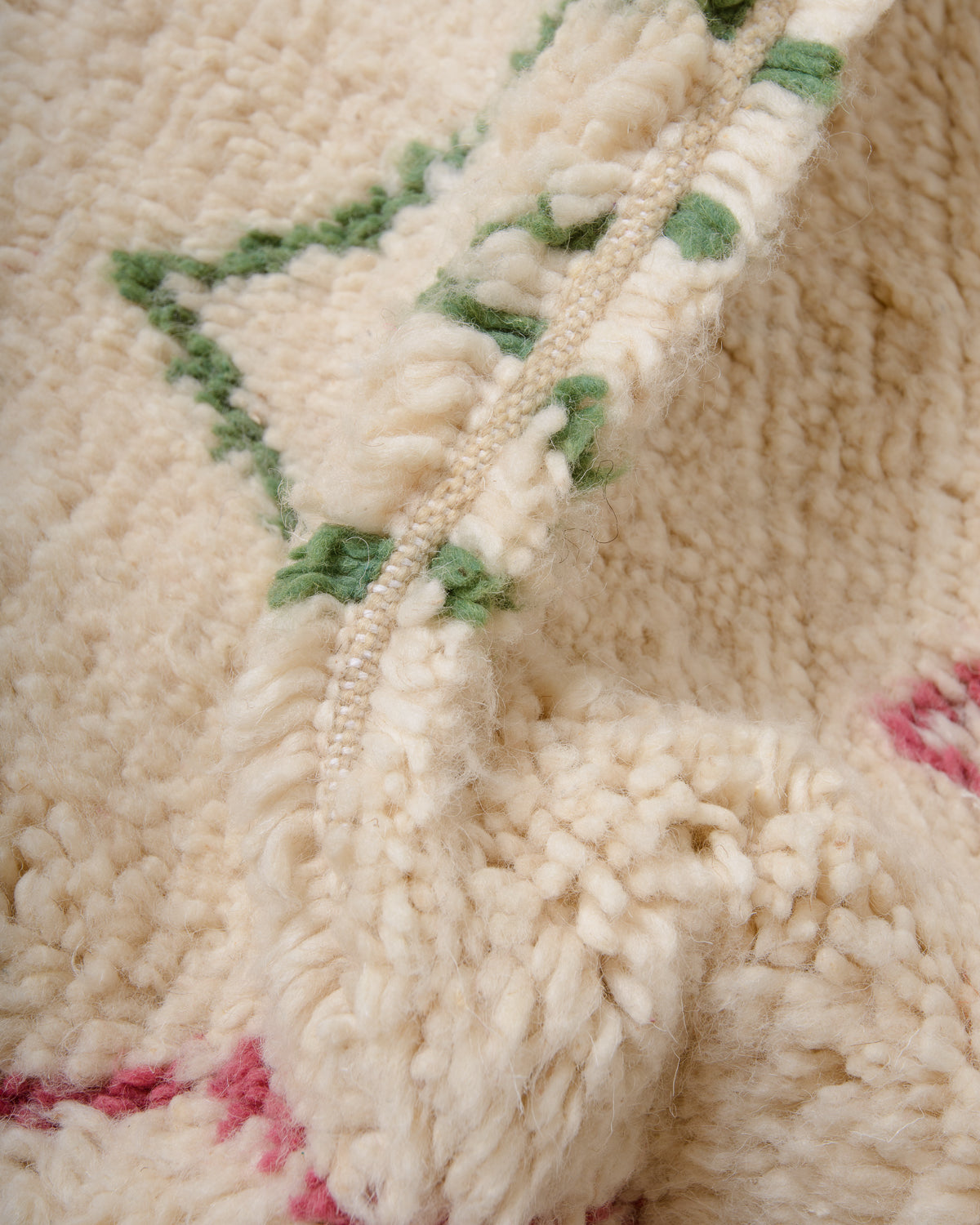 Modern designer handcrafted Berber rug from Morocco. Azilal rug with beautiful colours and patterns. Made of sheep’s wool and colourful cotton.