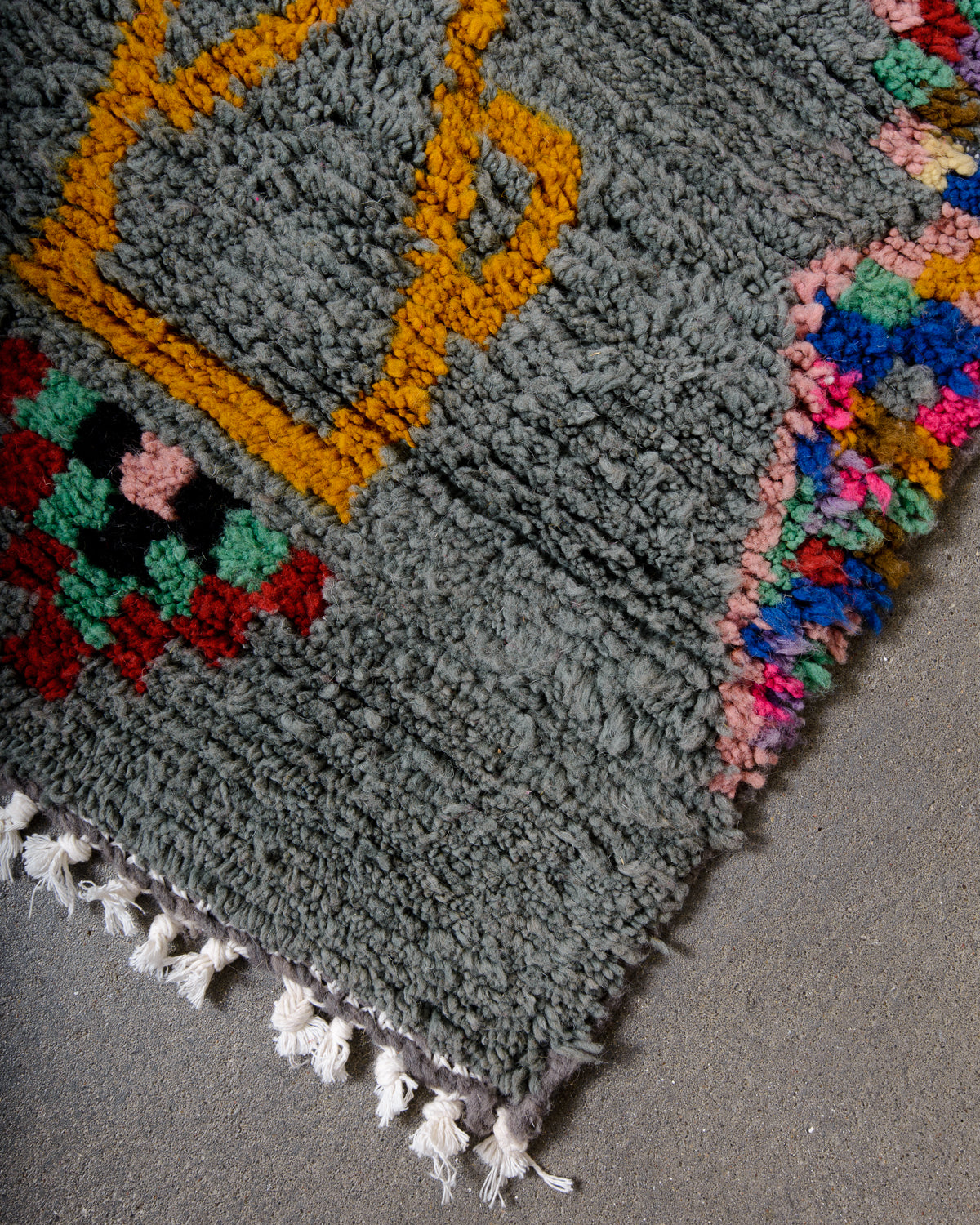 Modern designer handcrafted Berber rug from Morocco. Azilal rug with beautiful colours and patterns. Made of sheep’s wool and colourful cotton.