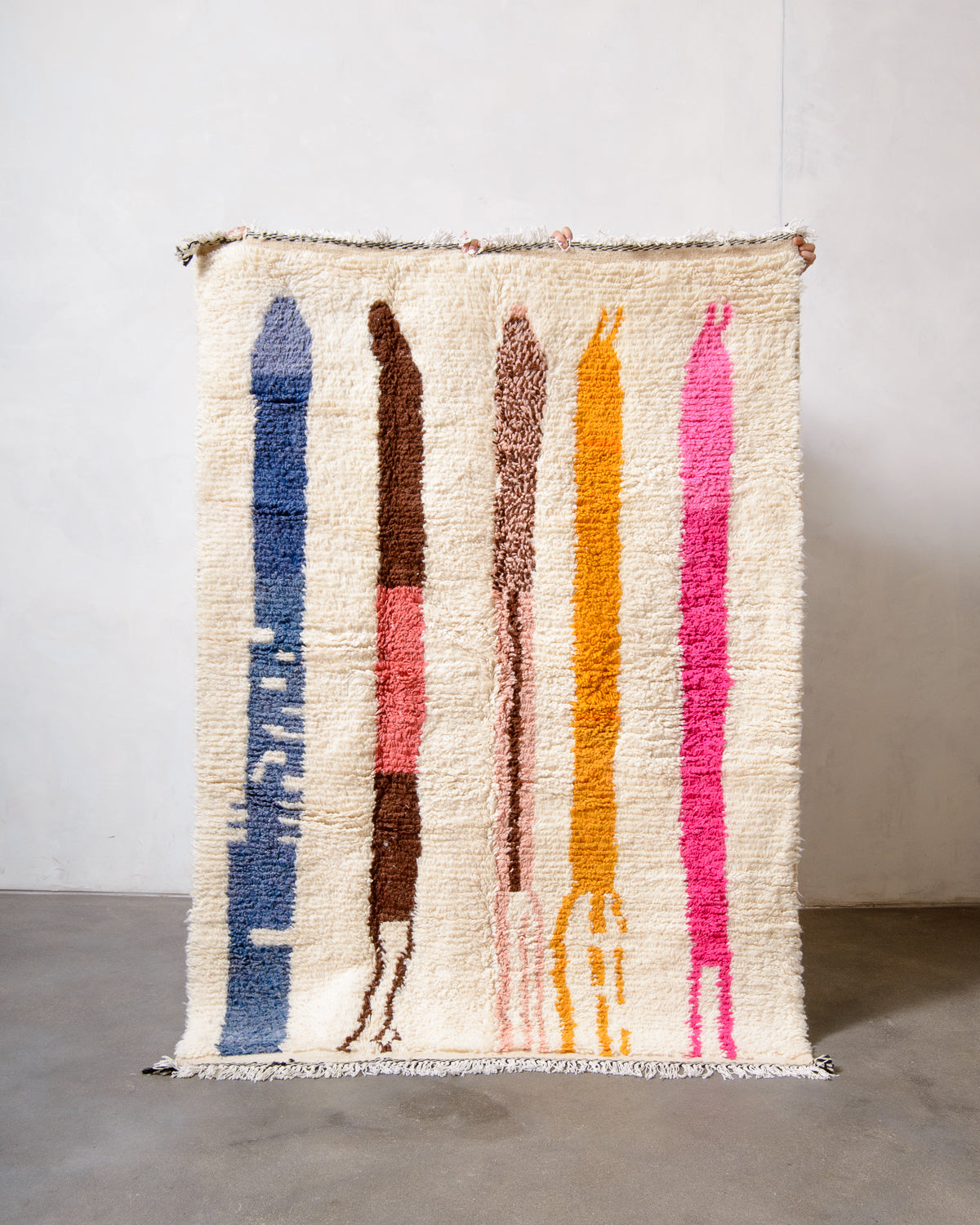 Modern designer handcrafted Berber rug from Morocco. Azilal rug with beautiful colours and patterns. Made of sheep’s wool and colourful cotton.