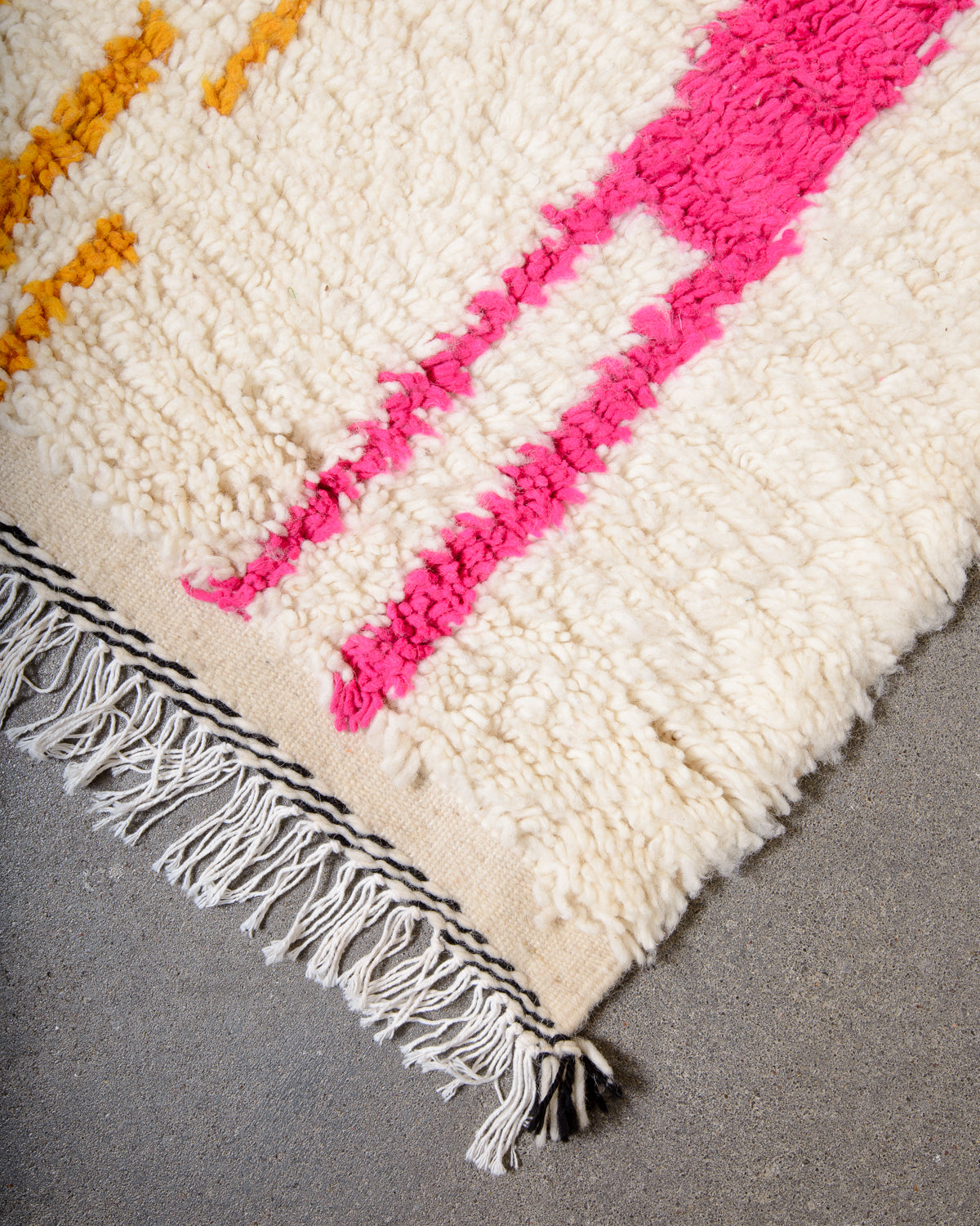 Modern designer handcrafted Berber rug from Morocco. Azilal rug with beautiful colours and patterns. Made of sheep’s wool and colourful cotton.