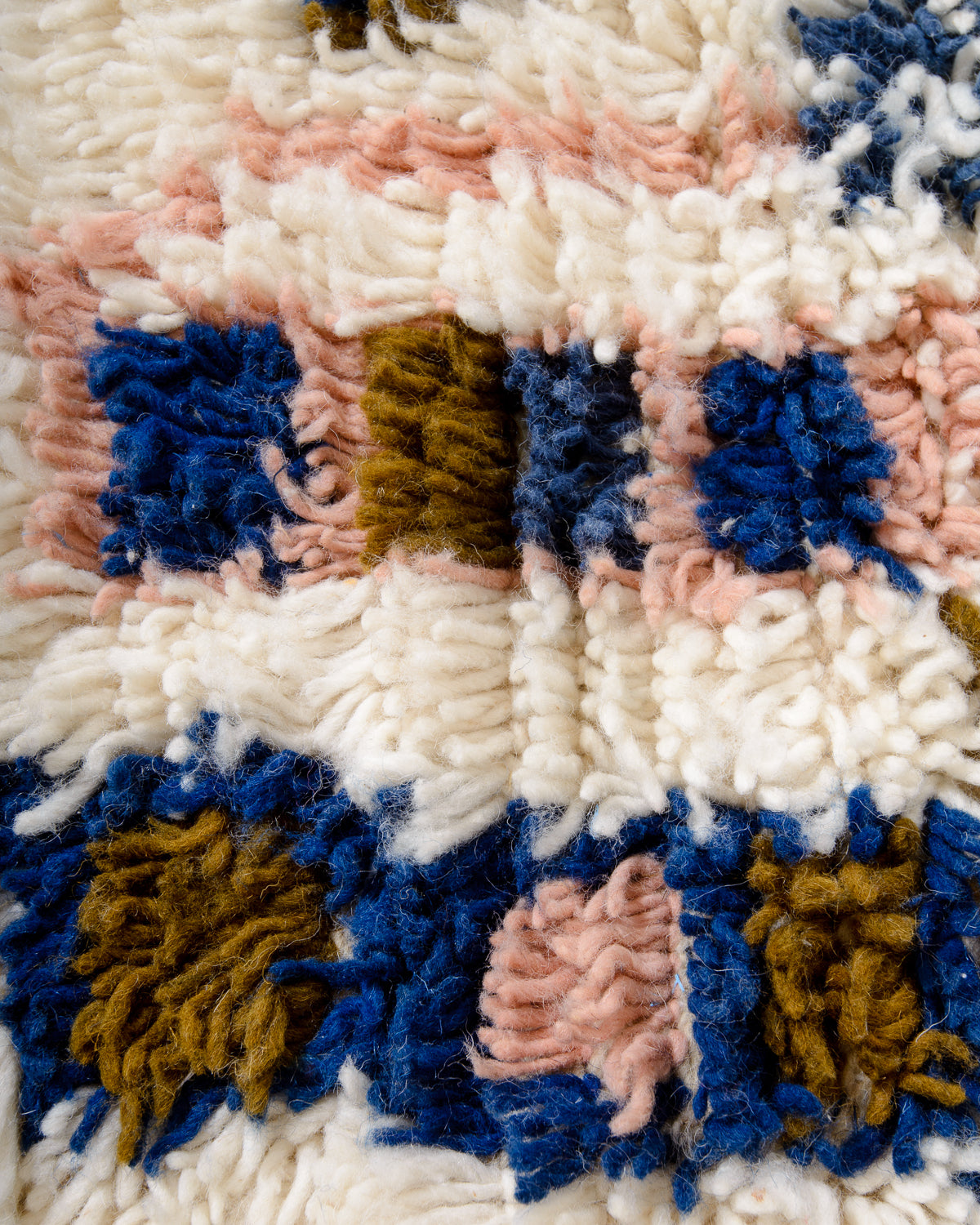 Modern designer handcrafted Berber rug from Morocco. Azilal rug with beautiful colours and patterns. Made of sheep’s wool and colourful cotton.