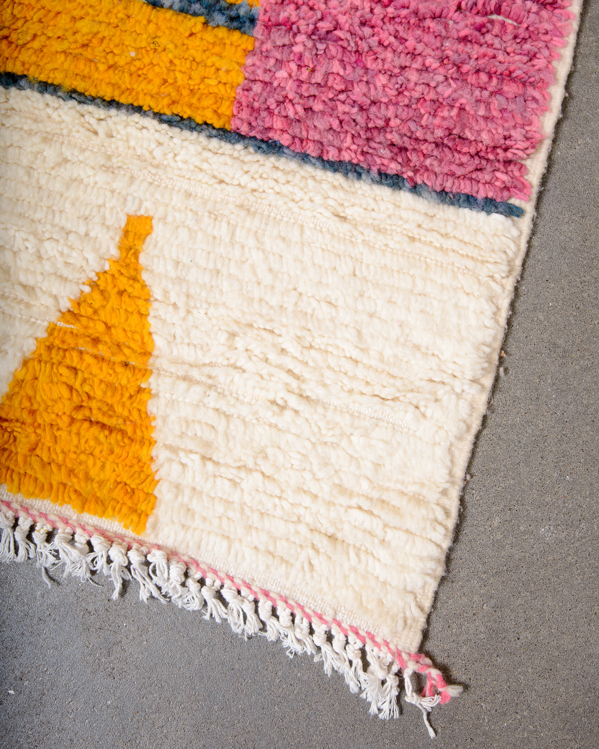 Modern designer handcrafted Berber rug from Morocco. Azilal rug with beautiful colours and patterns. Made of sheep’s wool and colourful cotton.