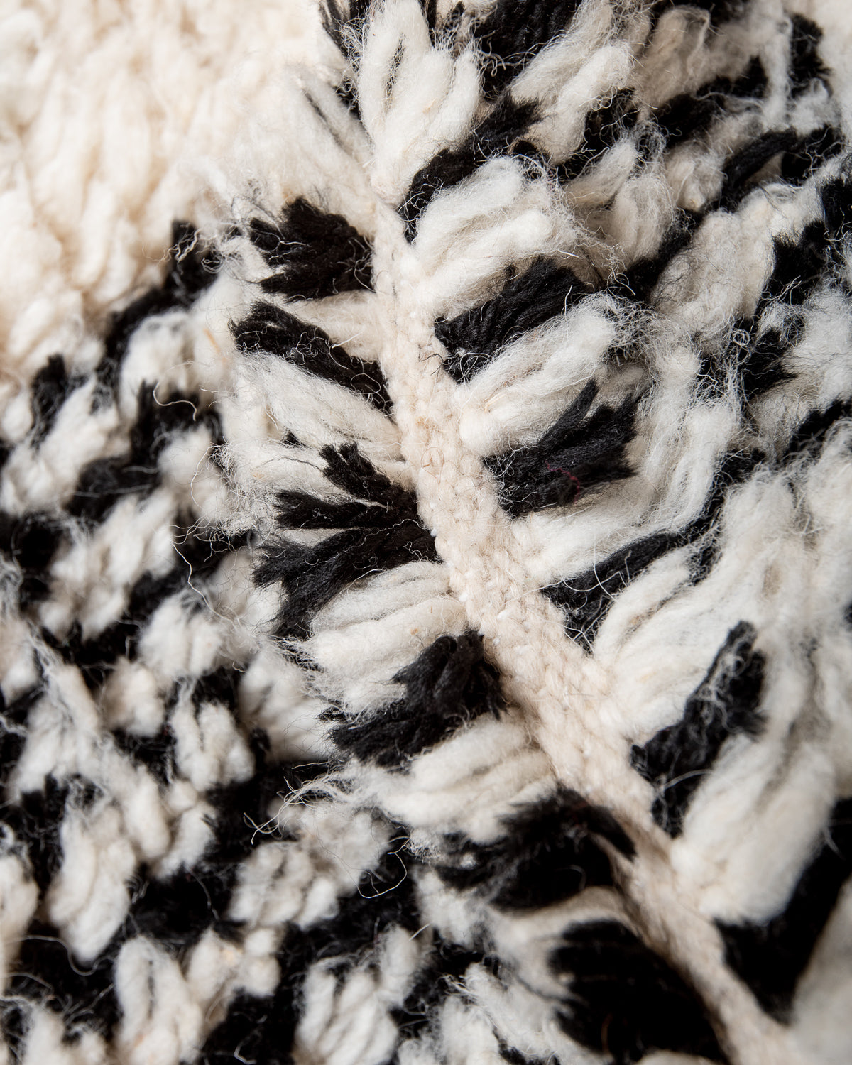 Modern designer handcrafted Berber rug from Morocco. Azilal rug with beautiful colors and patterns. Made of sheep’s wool and colourful cotton.