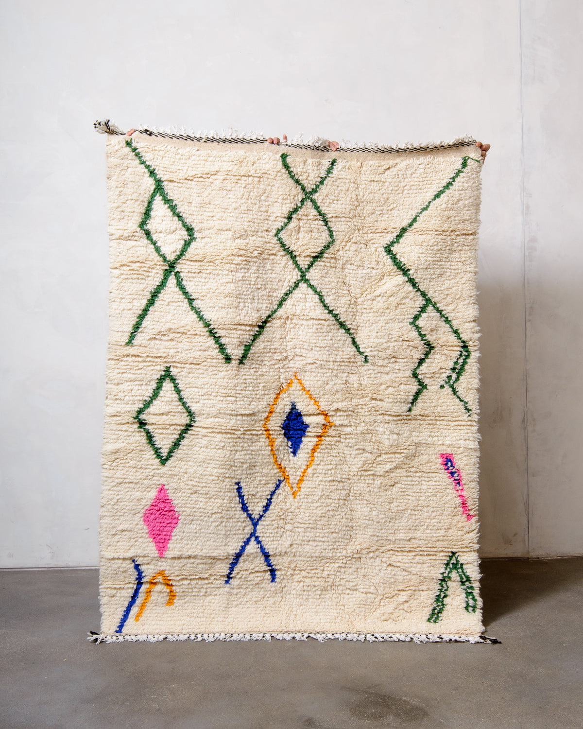 Modern designer handcrafted Berber rug from Morocco. Azilal rug with beautiful colours and patterns. Made of sheep’s wool and colourful cotton.