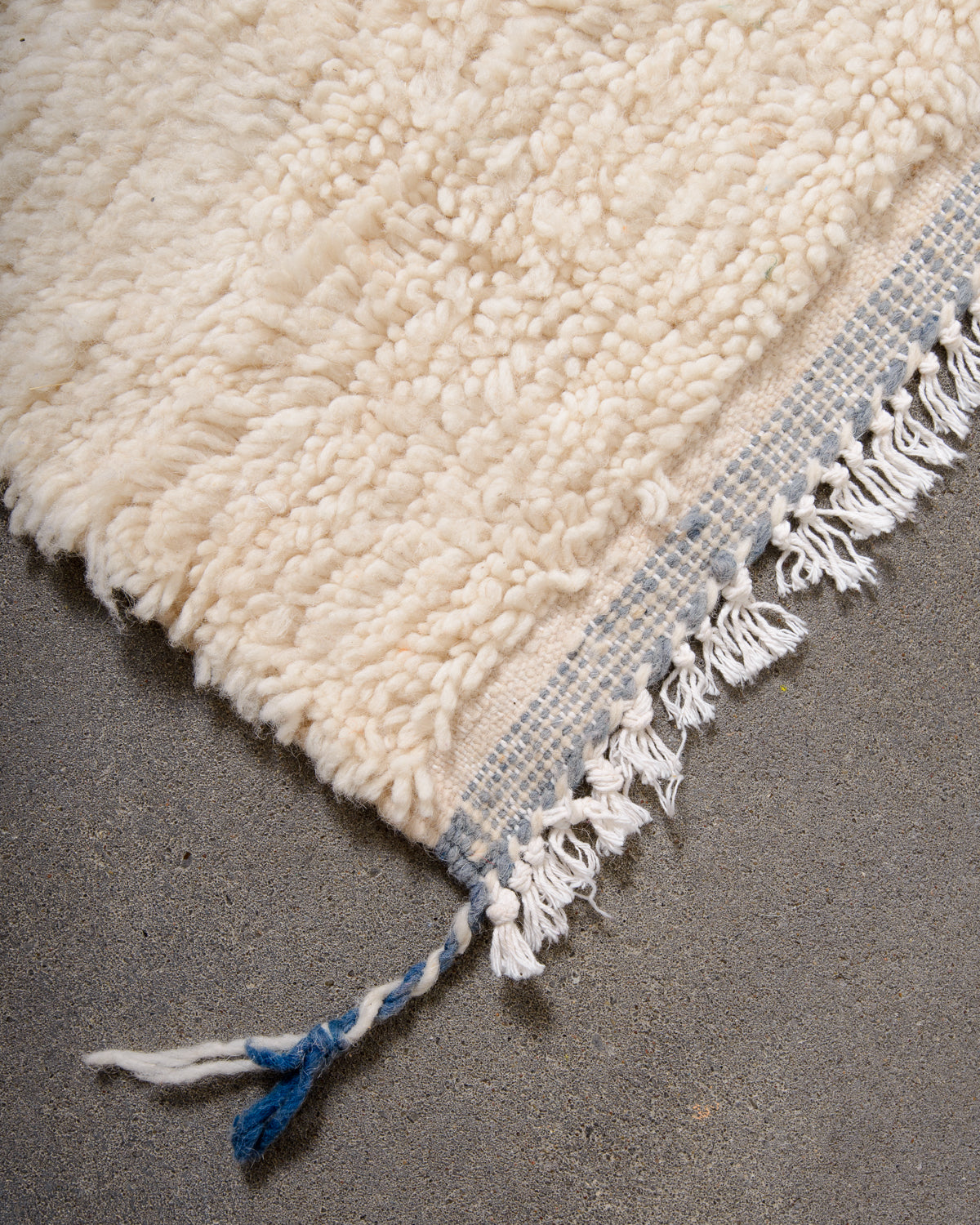 Modern designer handcrafted Berber rug from Morocco. Azilal rug with beautiful colours and patterns. Made of sheep’s wool and colourful cotton.