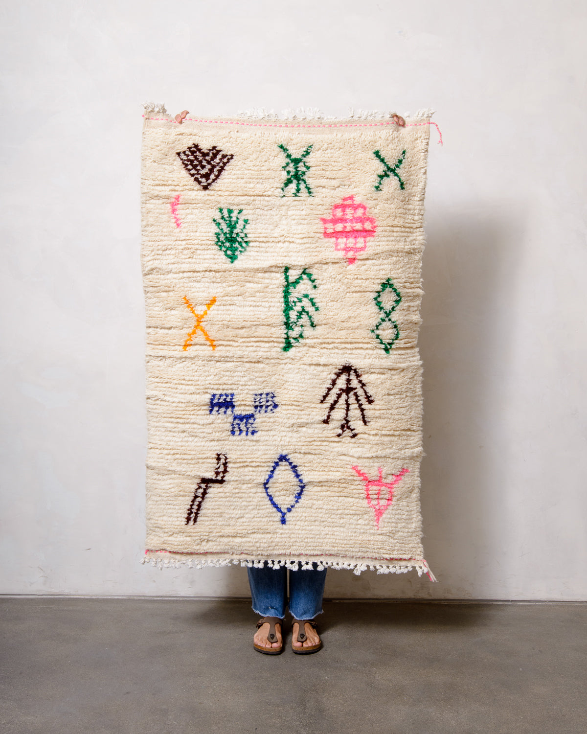 Modern designer handcrafted Berber rug from Morocco. Azilal rug with beautiful colours and patterns. Made of sheep’s wool and colourful cotton.