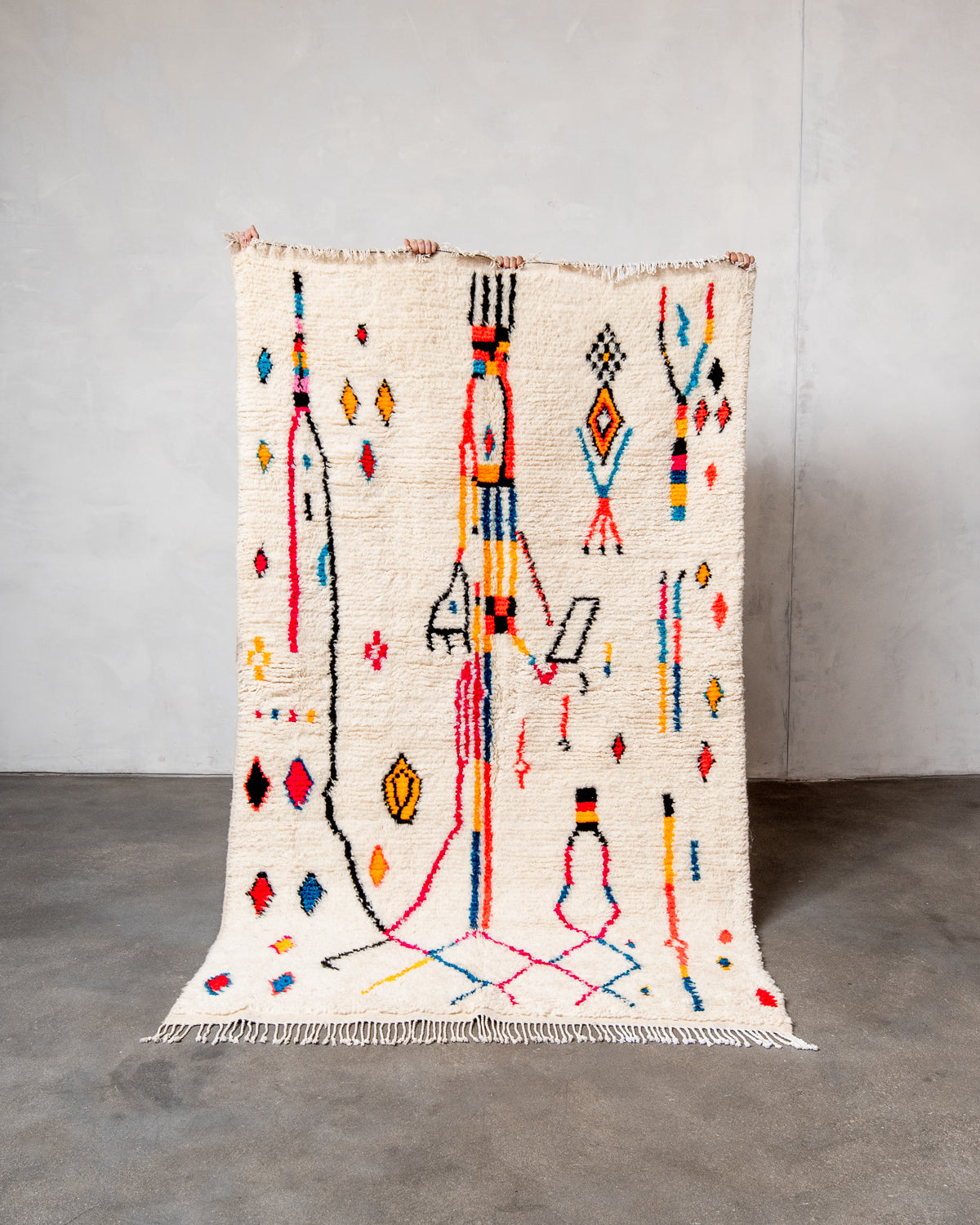 Modern designer handcrafted Berber rug from Morocco. Azilal rug with beautiful colors and patterns. Made of sheep’s wool and colourful cotton.