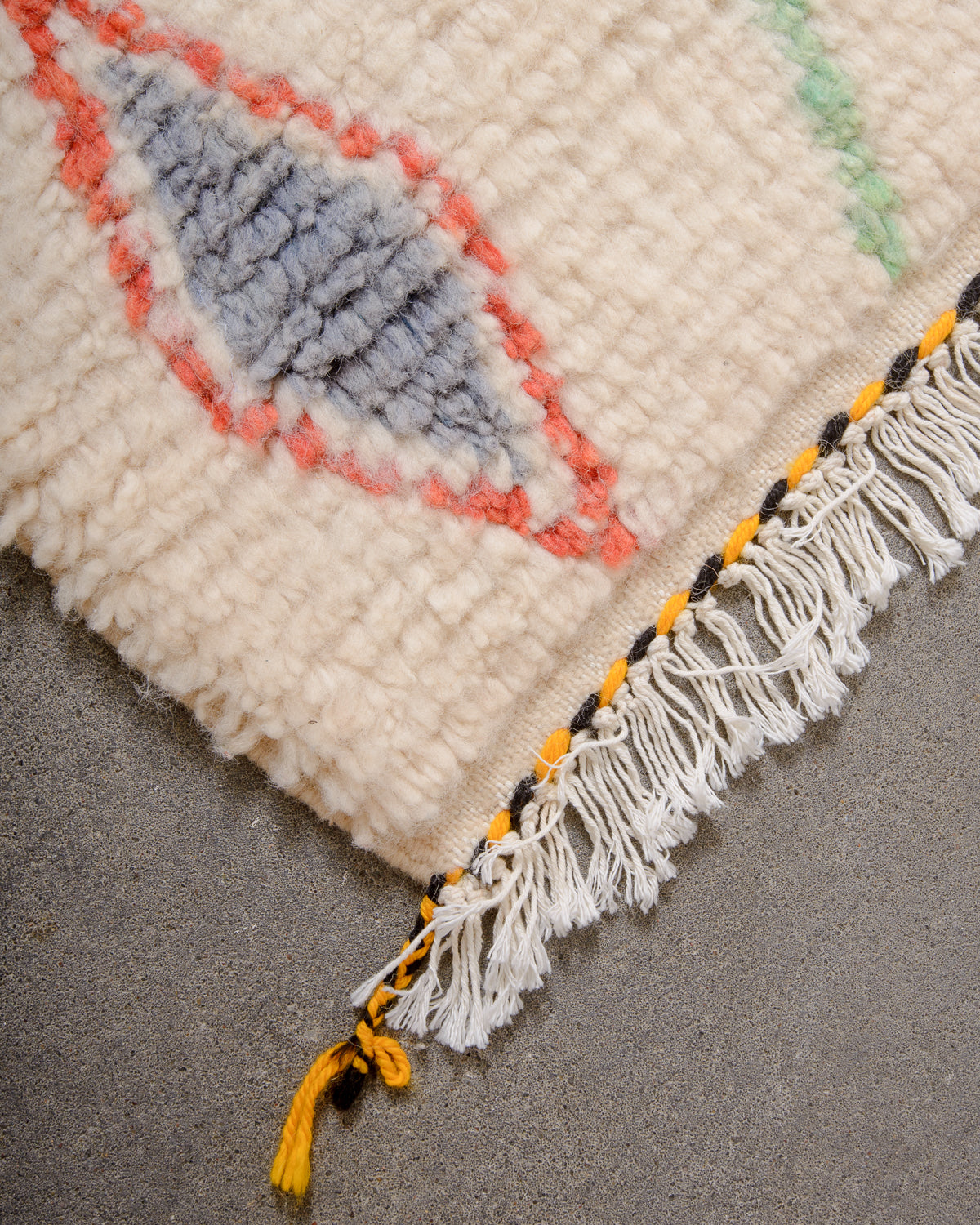 Modern designer handcrafted Berber rug from Morocco. Azilal rug with beautiful colours and patterns. Made of sheep’s wool and cotton.