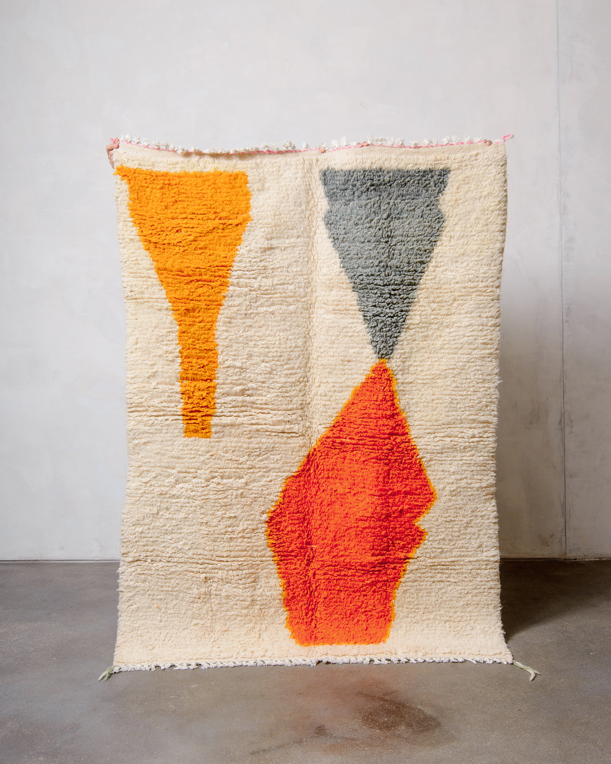 Modern designer handcrafted Berber rug from Morocco. Azilal rug with beautiful colours and patterns. Made of sheep’s wool and cotton.