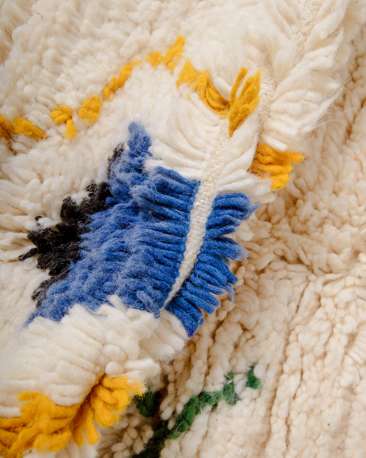 Modern designer handcrafted Berber rug from Morocco. Azilal rug with beautiful colours and patterns. Made of sheep’s wool and cotton.