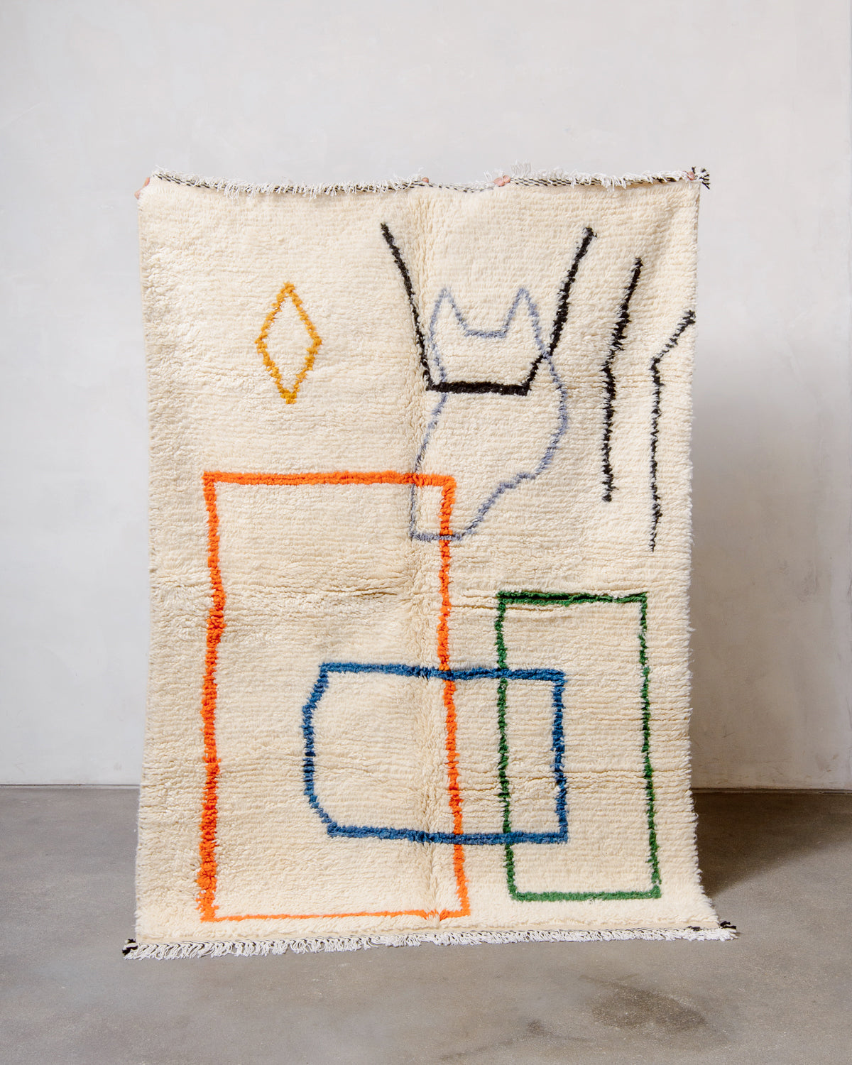 Modern designer handcrafted Berber rug from Morocco. Azilal rug with beautiful colours and patterns. Made of sheep’s wool and cotton.