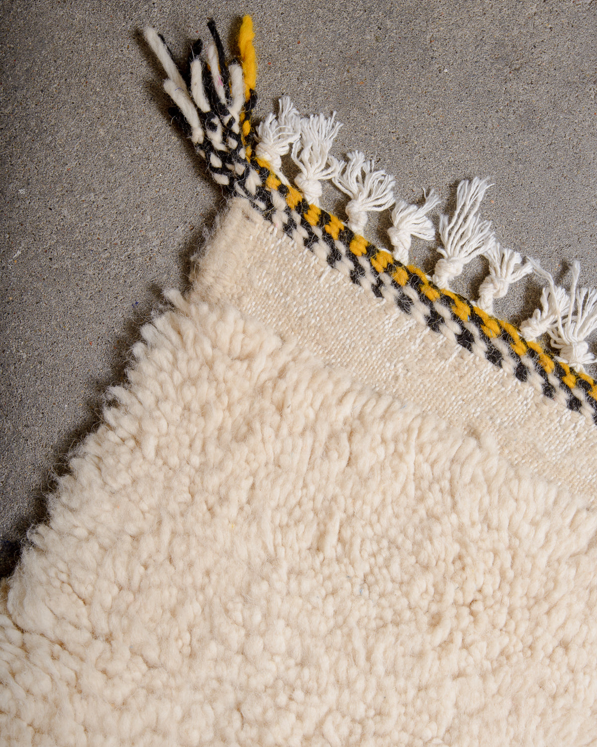 Modern designer handcrafted Berber rug from Morocco. Azilal rug with beautiful colours and patterns. Made of sheep’s wool and cotton.