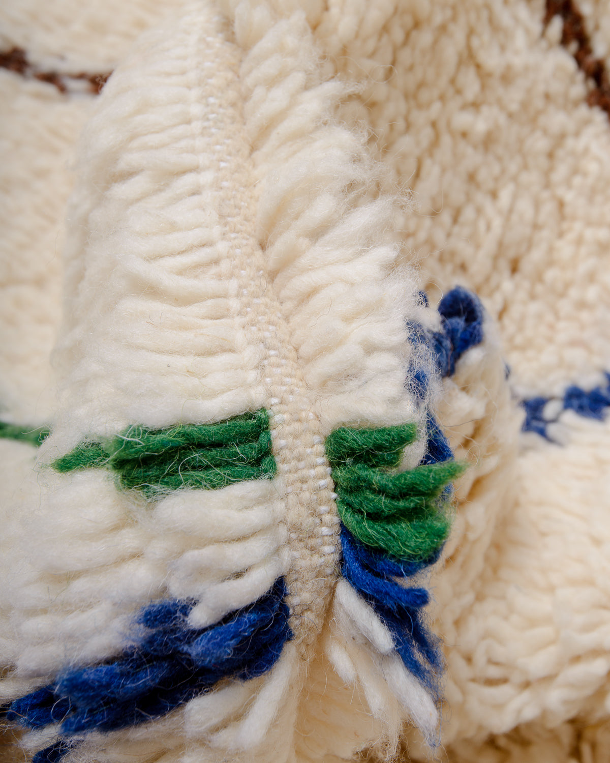 Modern designer handcrafted Berber rug from Morocco. Azilal rug with beautiful colours and patterns. Made of sheep’s wool and cotton.