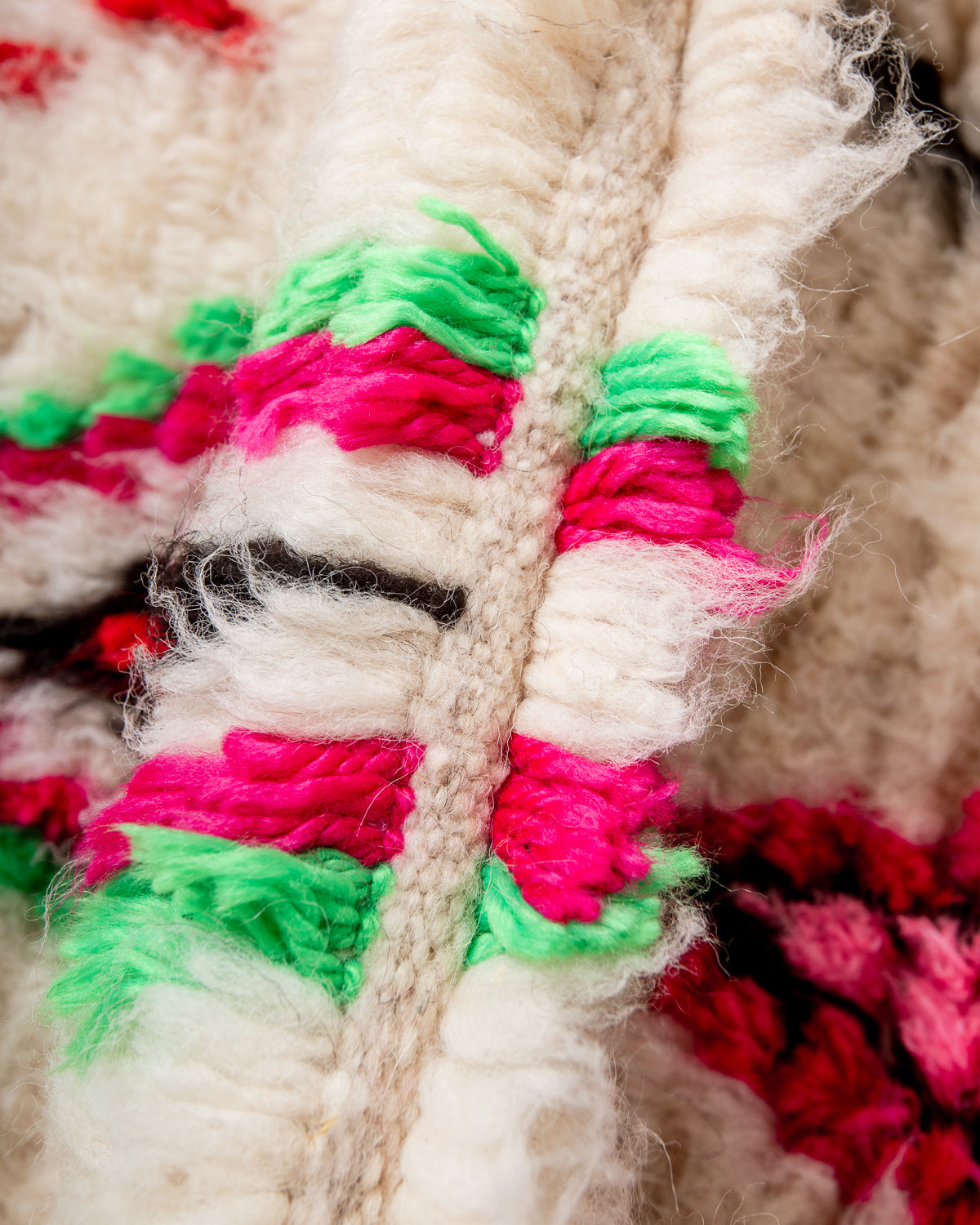 Modern designer handcrafted Berber rug from Morocco. Azilal rug with beautiful colors and patterns. Made of sheep’s wool and colourful cotton.