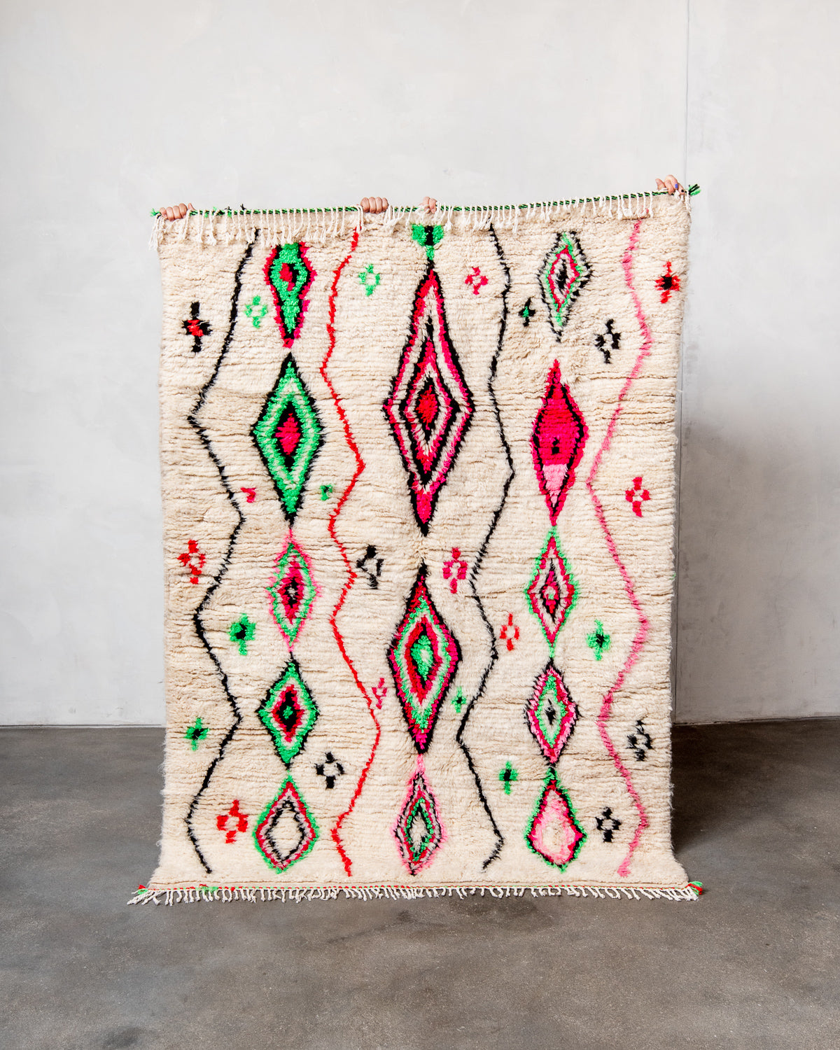 Modern designer handcrafted Berber rug from Morocco. Azilal rug with beautiful colors and patterns. Made of sheep’s wool and colourful cotton.