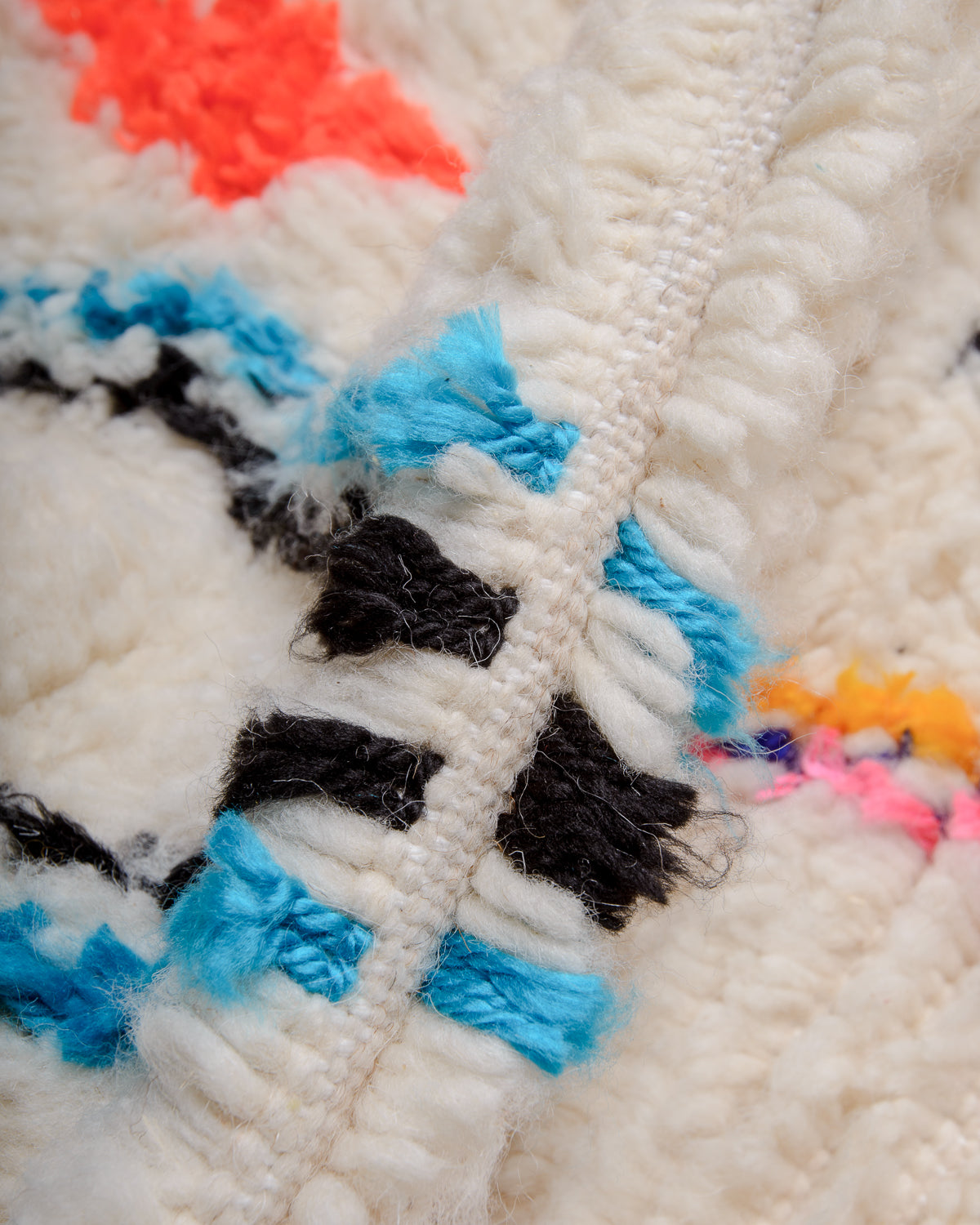 Modern designer handcrafted Berber rug from Morocco. Azilal rug with beautiful colours and patterns. Made of sheep’s wool and cotton.