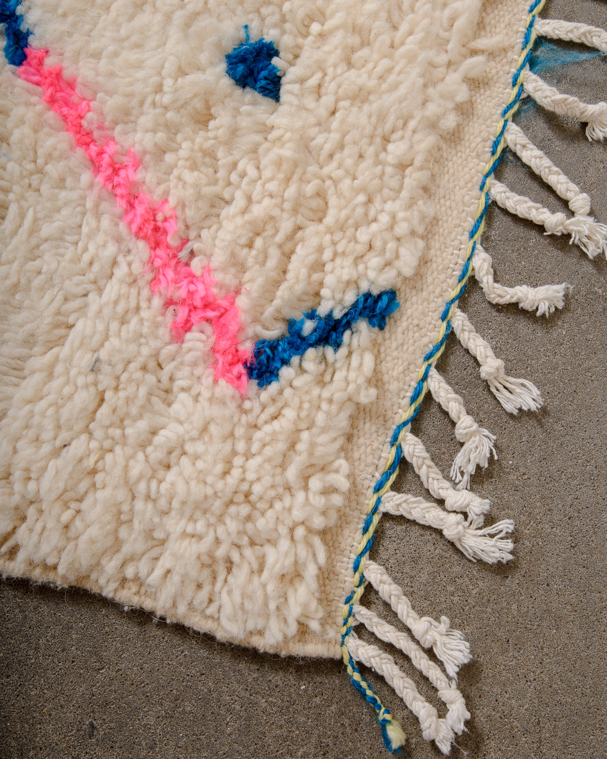 Modern designer handcrafted Berber rug from Morocco. Azilal rug with beautiful colours and patterns. Made of sheep’s wool and cotton.