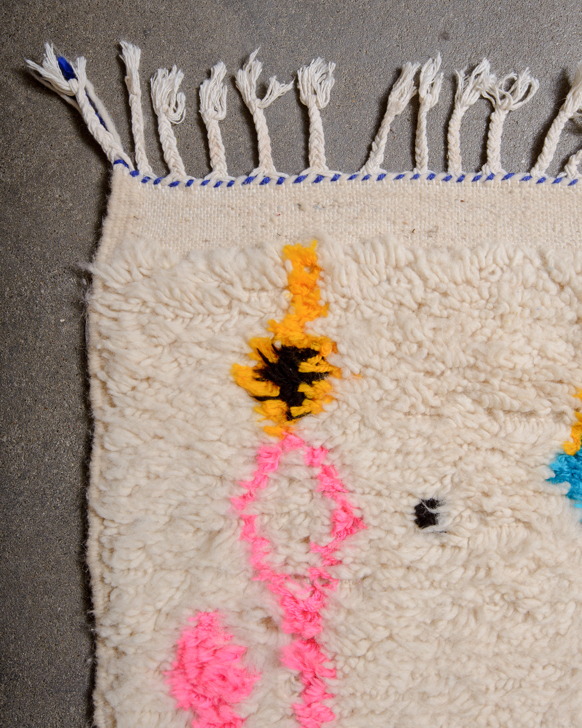 Modern designer handcrafted Berber rug from Morocco. Azilal rug with beautiful colours and patterns. Made of sheep’s wool and cotton.