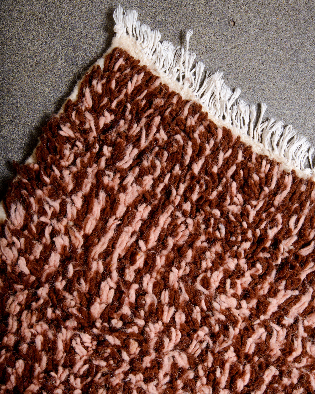 Modern designer handcrafted Berber rug from Morocco. Azilal rug with beautiful colours and patterns. Made of sheep’s wool and cotton.