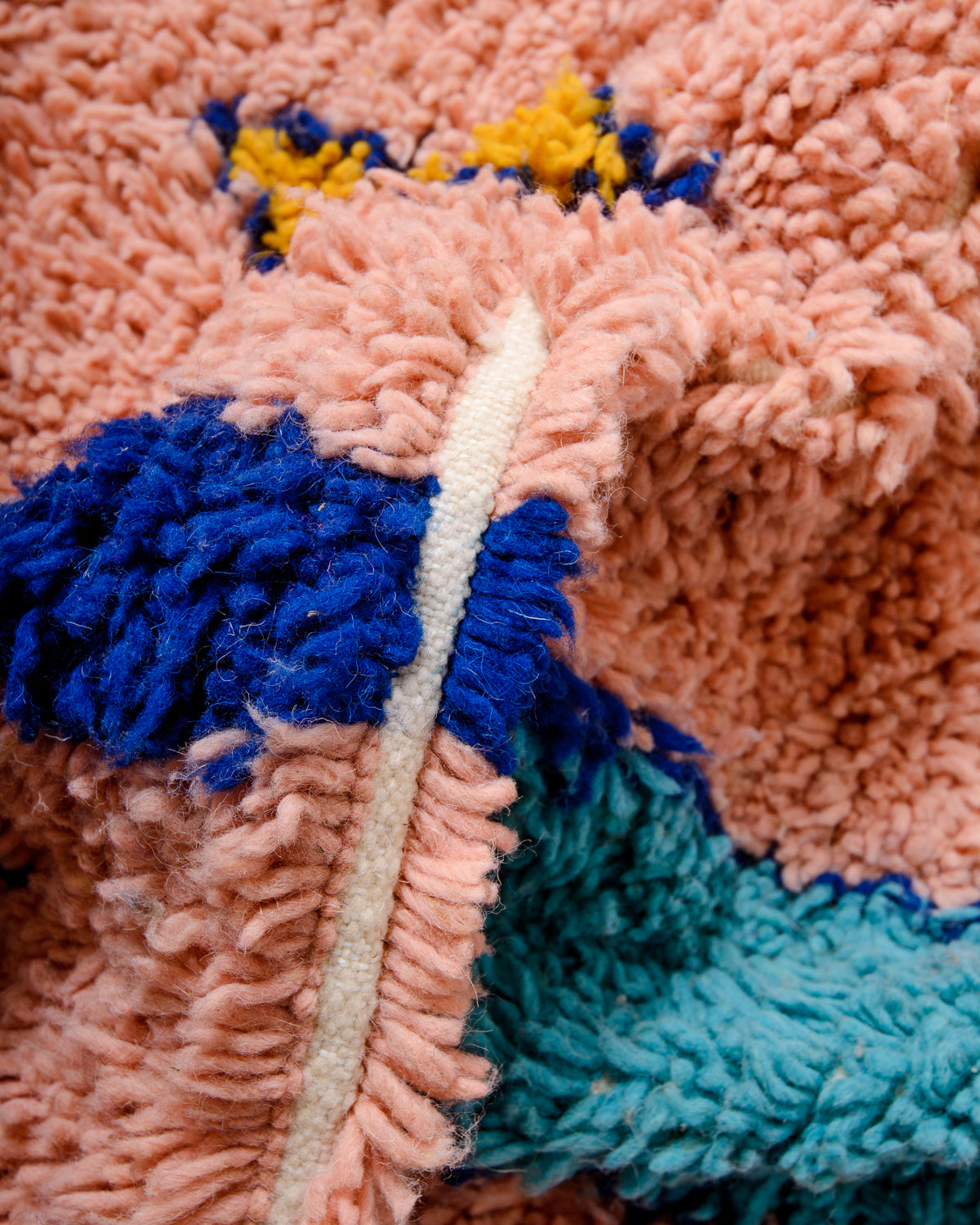 Modern designer handcrafted Berber rug from Morocco. Azilal rug with beautiful colours and patterns. Made of sheep’s wool and cotton.