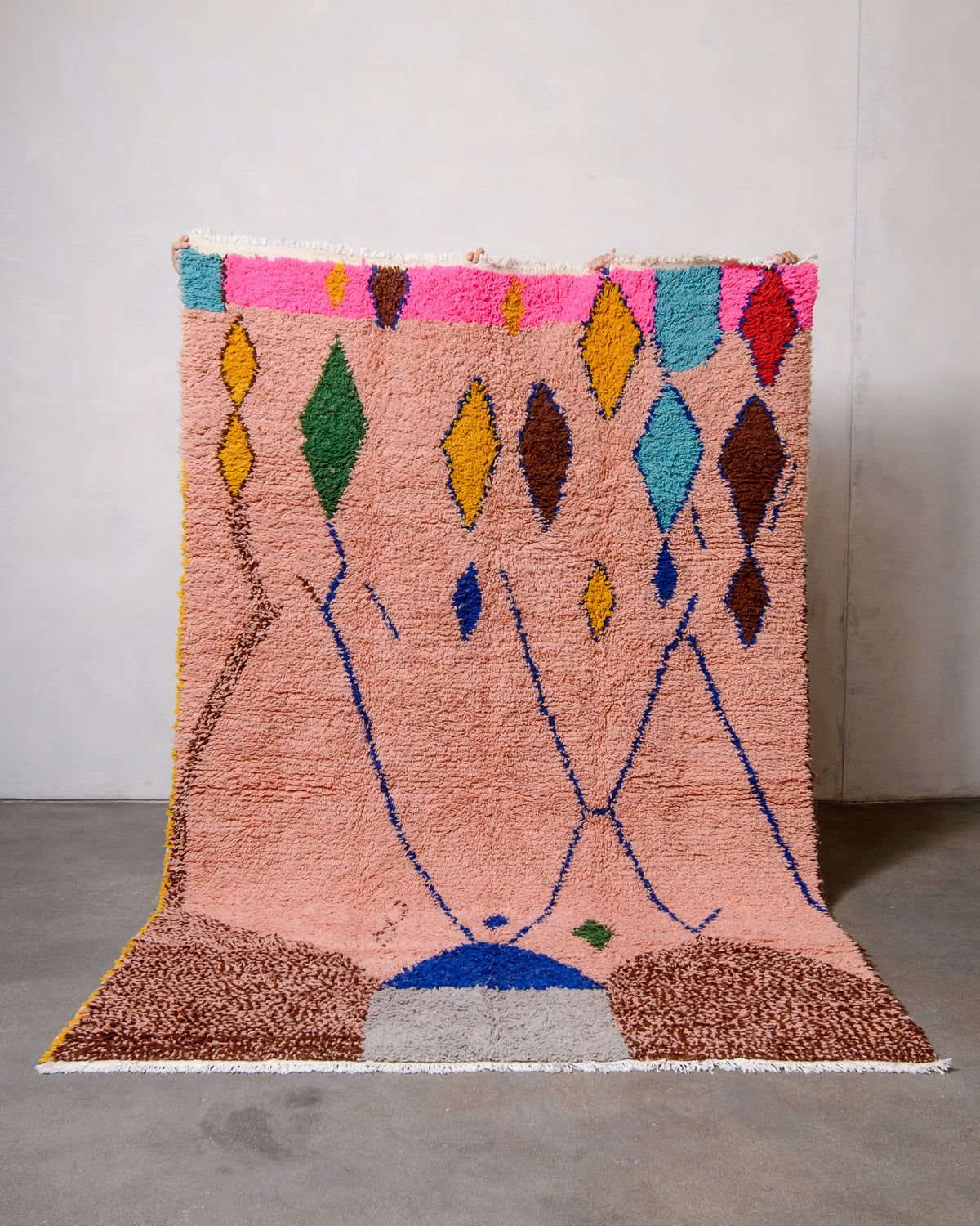 Modern designer handcrafted Berber rug from Morocco. Azilal rug with beautiful colours and patterns. Made of sheep’s wool and cotton.