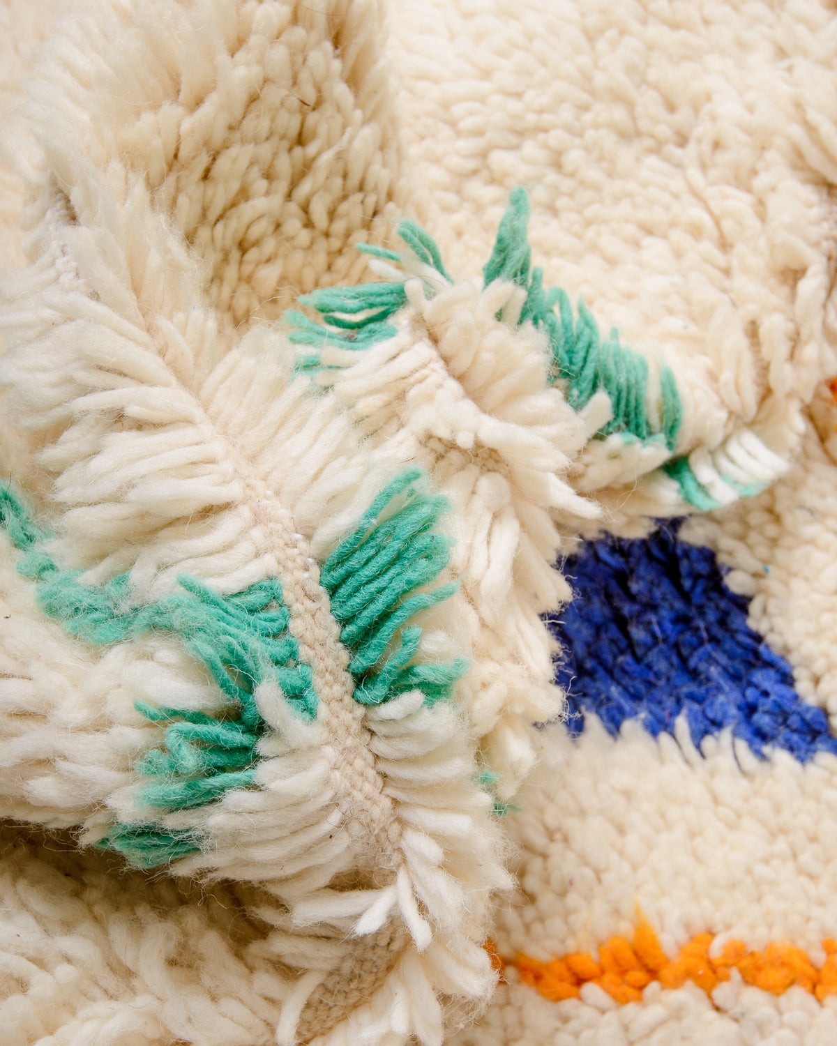 Modern designer handcrafted Berber rug from Morocco. Azilal rug with beautiful colours and patterns. Made of sheep’s wool and cotton.