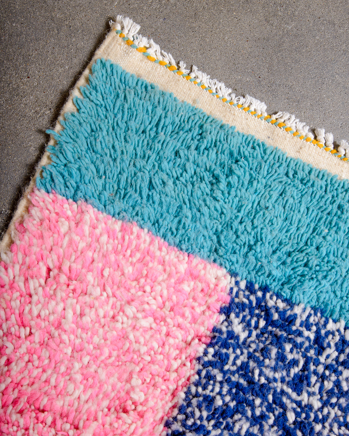 Modern designer handcrafted Berber rug from Morocco. Azilal rug with beautiful colours and patterns. Made of sheep’s wool and cotton.