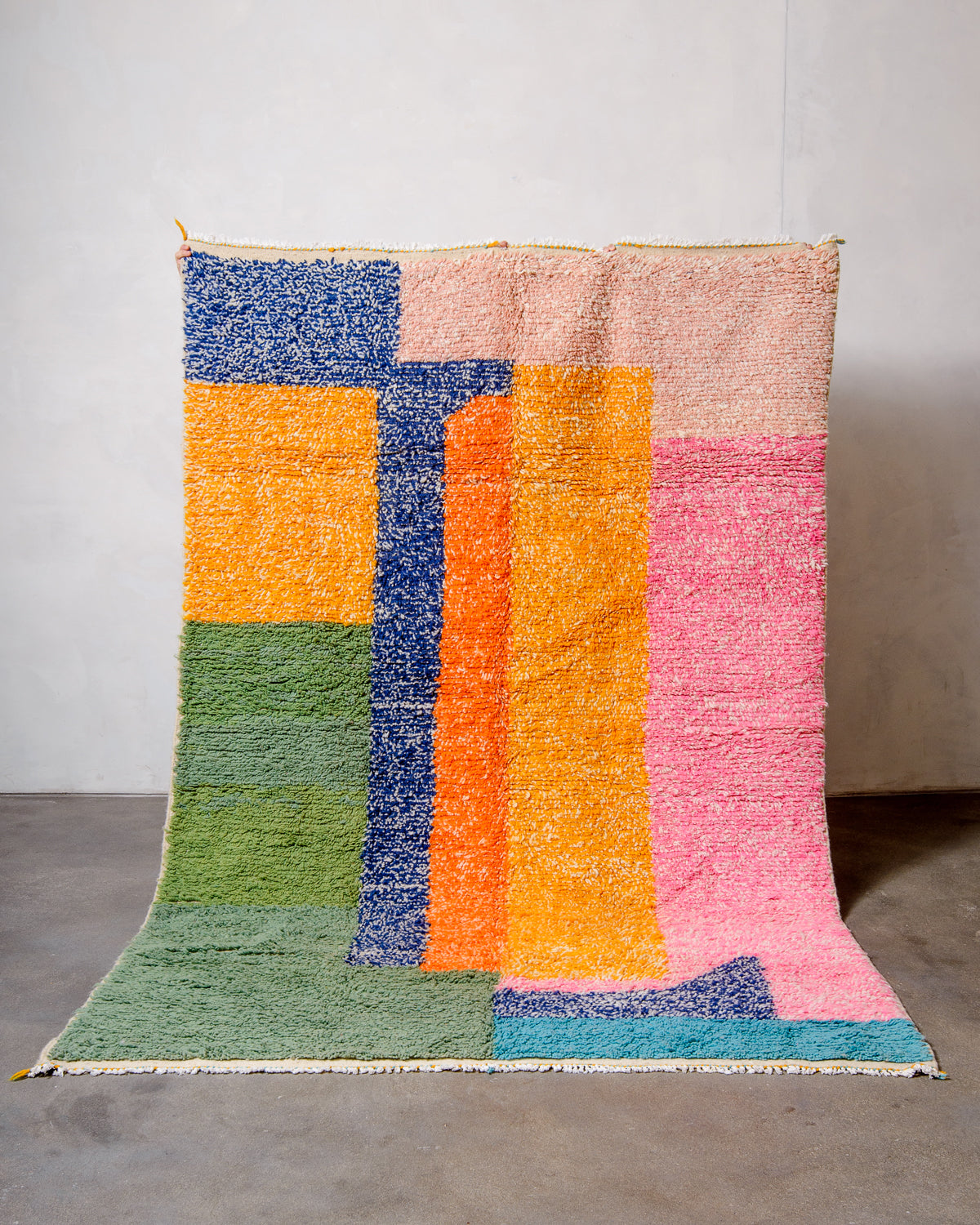 Modern designer handcrafted Berber rug from Morocco. Azilal rug with beautiful colours and patterns. Made of sheep’s wool and cotton.