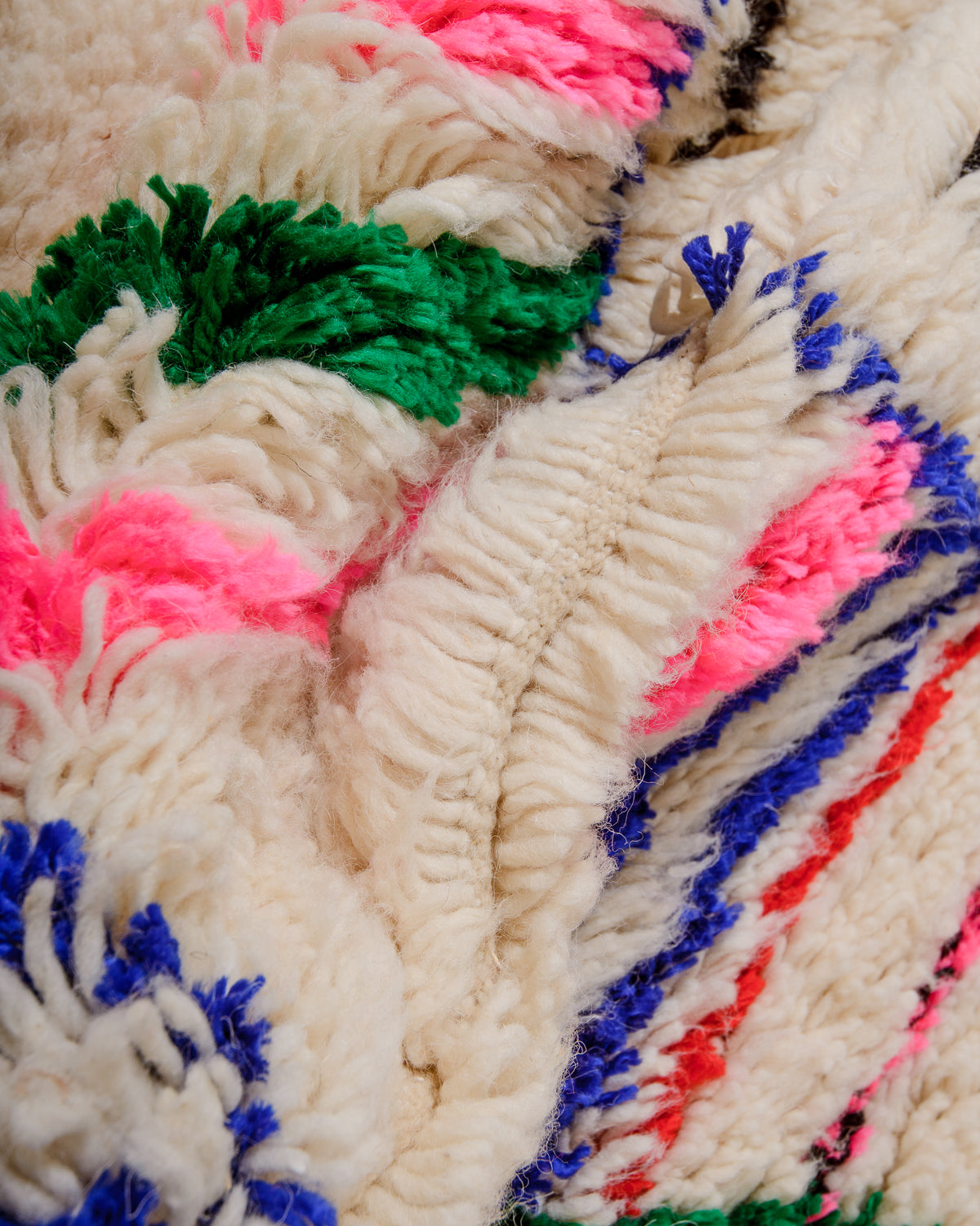 Modern designer handcrafted Berber rug from Morocco. Azilal rug with beautiful colours and patterns. Made of sheep’s wool and cotton.