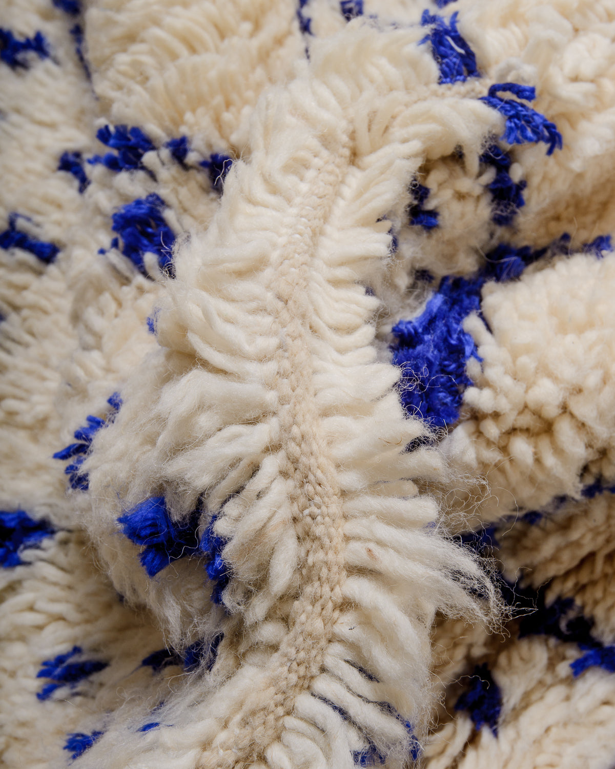 Modern designer handcrafted Berber rug from Morocco. Azilal rug with beautiful colours and patterns. Made of sheep’s wool and cotton.