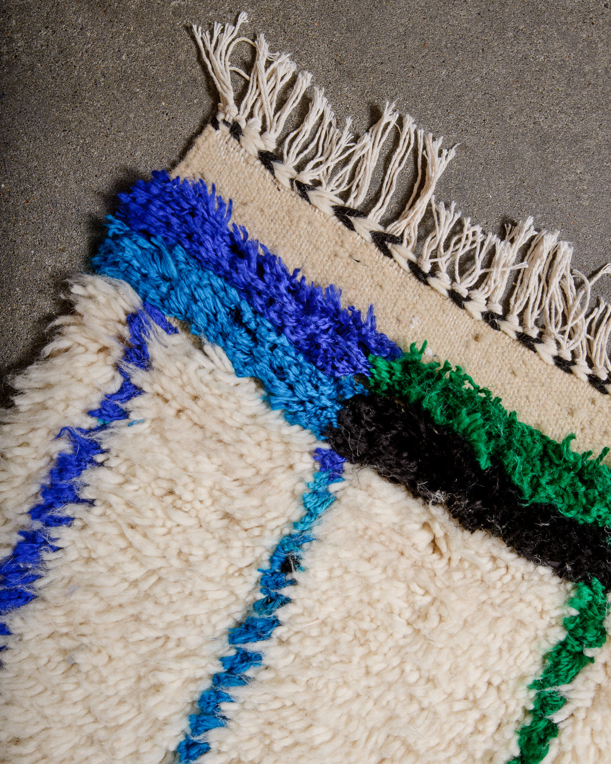 Modern designer handcrafted Berber rug from Morocco. Azilal rug with beautiful colours and patterns. Made of sheep’s wool and cotton.