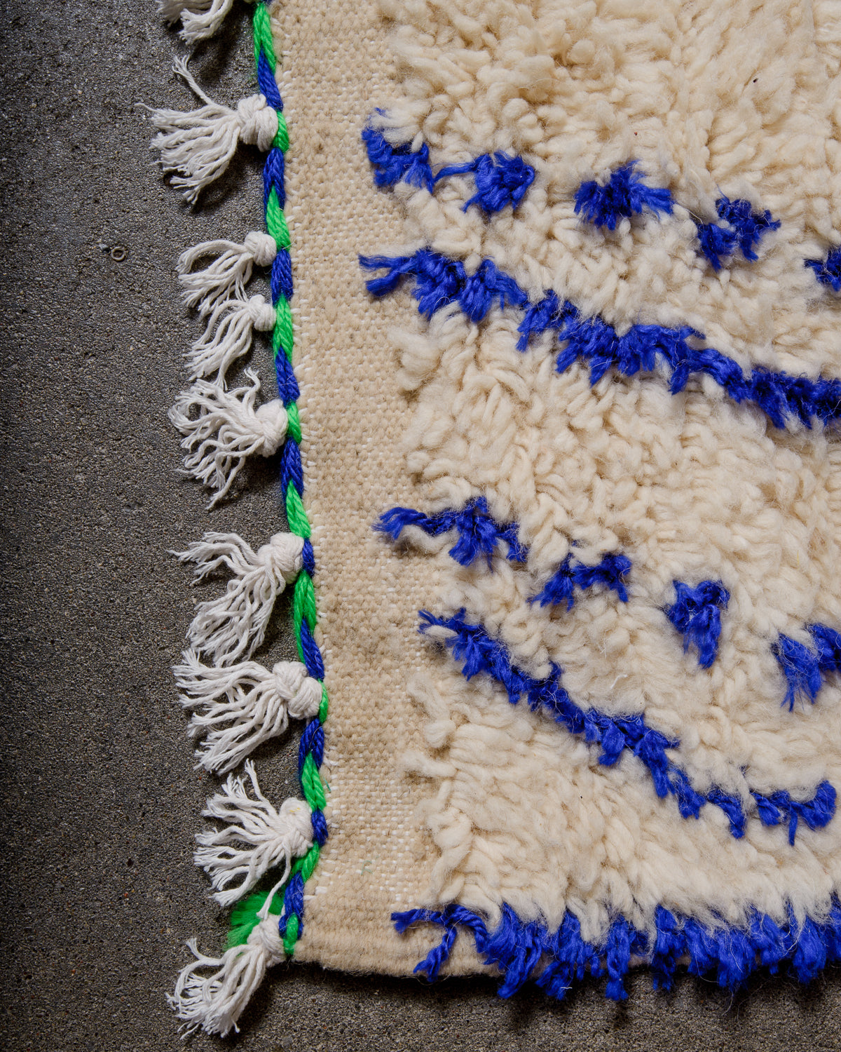 Modern designer handcrafted Berber rug from Morocco. Azilal rug with beautiful colours and patterns. Made of sheep’s wool and cotton.