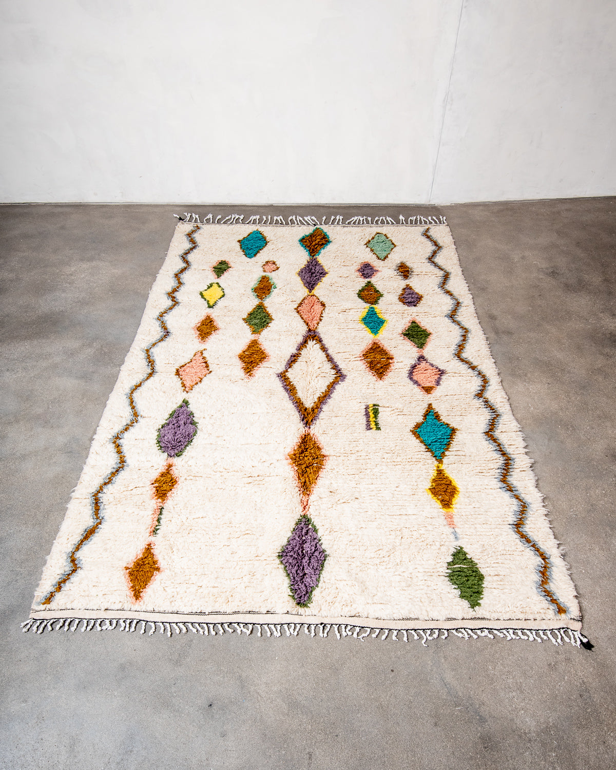 Modern designer handcrafted Berber rug from Morocco. Azilal rug with beautiful colors and patterns. Made of sheep’s wool and colourful cotton.