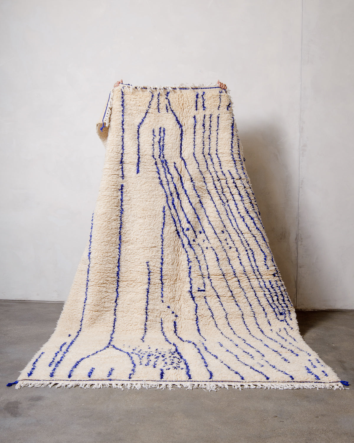 Modern designer handcrafted Berber rug from Morocco. Azilal rug with beautiful colours and patterns. Made of sheep’s wool and cotton.