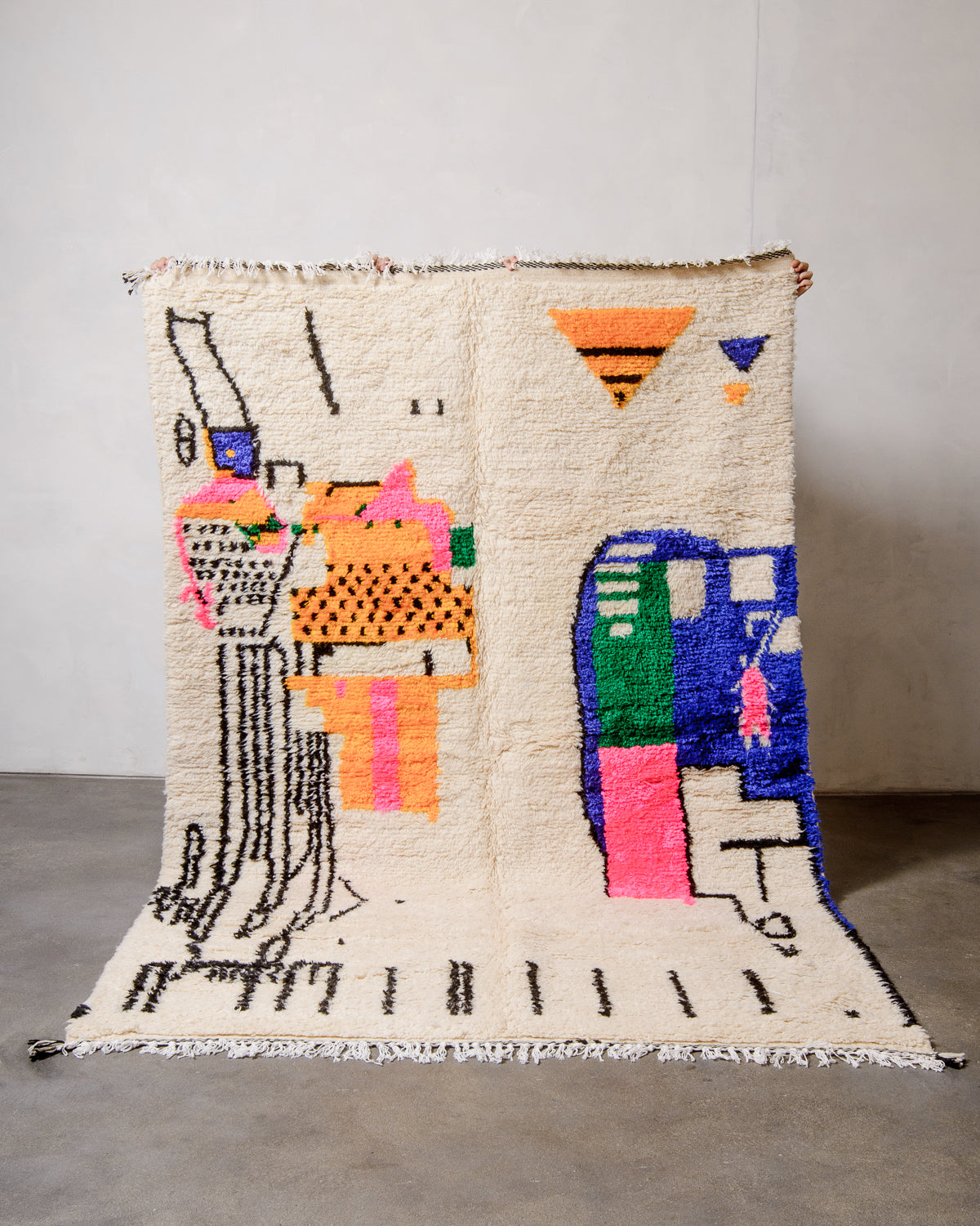 Modern designer handcrafted Berber rug from Morocco. Azilal rug with beautiful colours and patterns. Made of sheep’s wool and cotton.