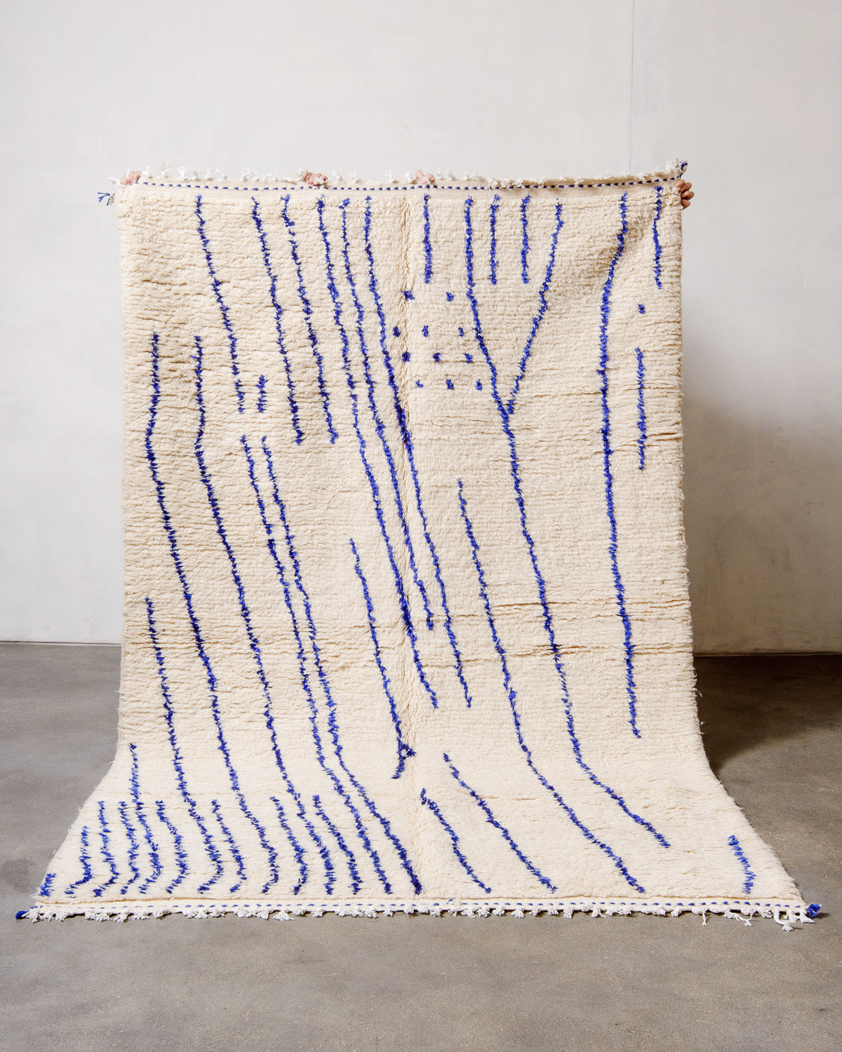 Modern designer handcrafted Berber rug from Morocco. Azilal rug with beautiful colours and patterns. Made of sheep’s wool and cotton.