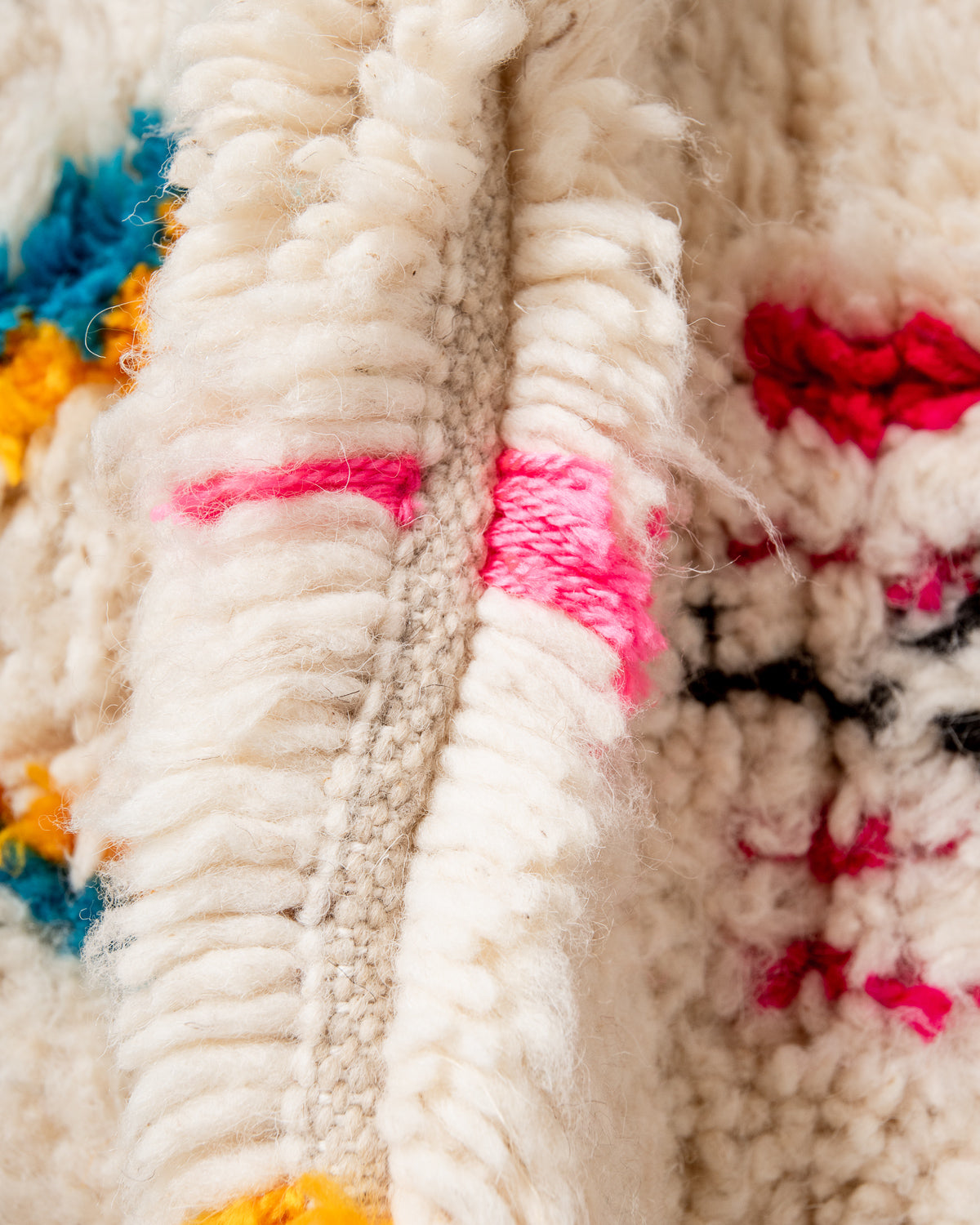 Modern designer handcrafted Berber rug from Morocco. Azilal rug with beautiful colors and patterns. Made of sheep’s wool and colourful cotton.