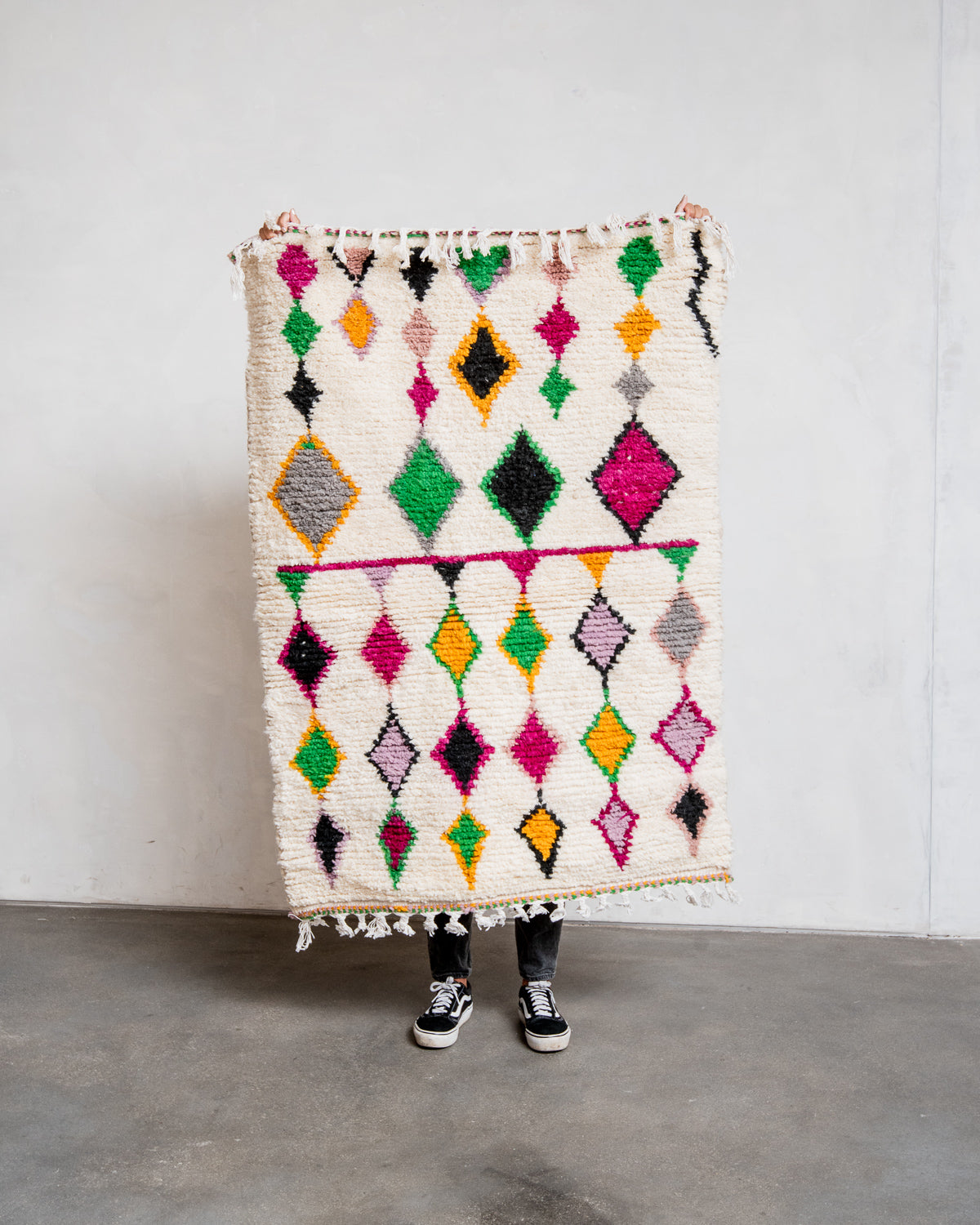 Modern designer handcrafted Berber rug from Morocco. Azilal rug with beautiful colors and patterns. Made of sheep’s wool and colourful cotton.