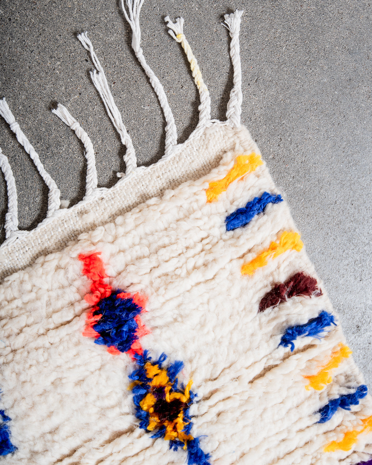 Modern designer handcrafted Berber rug from Morocco. Azilal rug with beautiful colors and patterns. Made of sheep’s wool and colourful cotton.