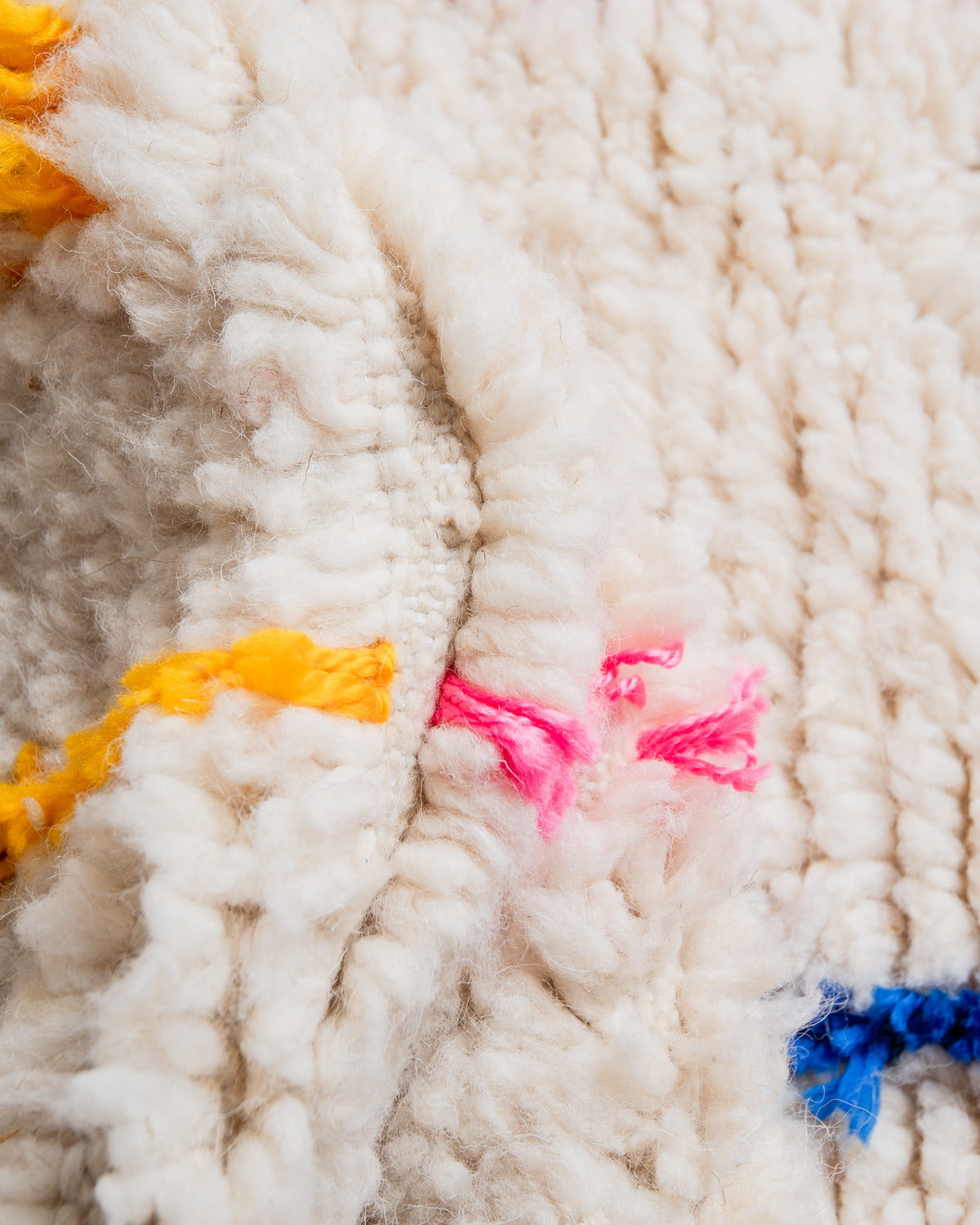 Modern designer handcrafted Berber rug from Morocco. Azilal rug with beautiful colors and patterns. Made of sheep’s wool and colourful cotton.