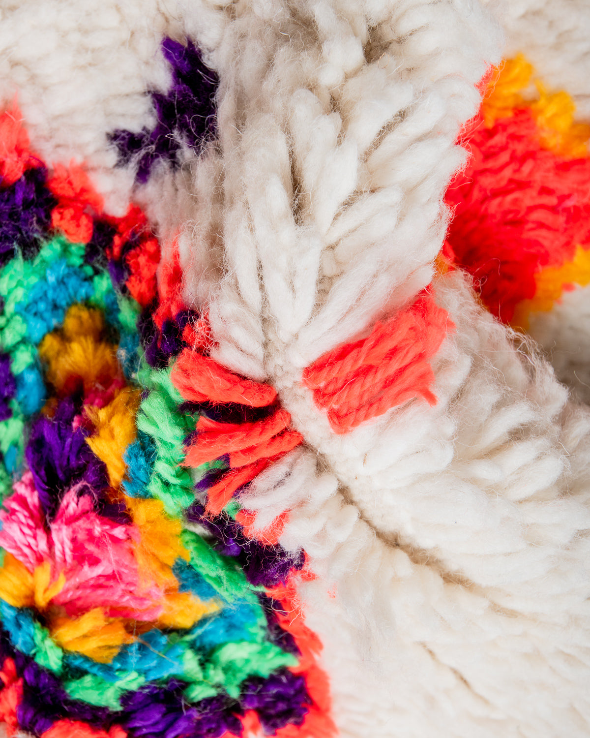 Modern designer handcrafted Berber rug from Morocco. Azilal rug with beautiful colors and patterns. Made of sheep’s wool and colourful cotton.