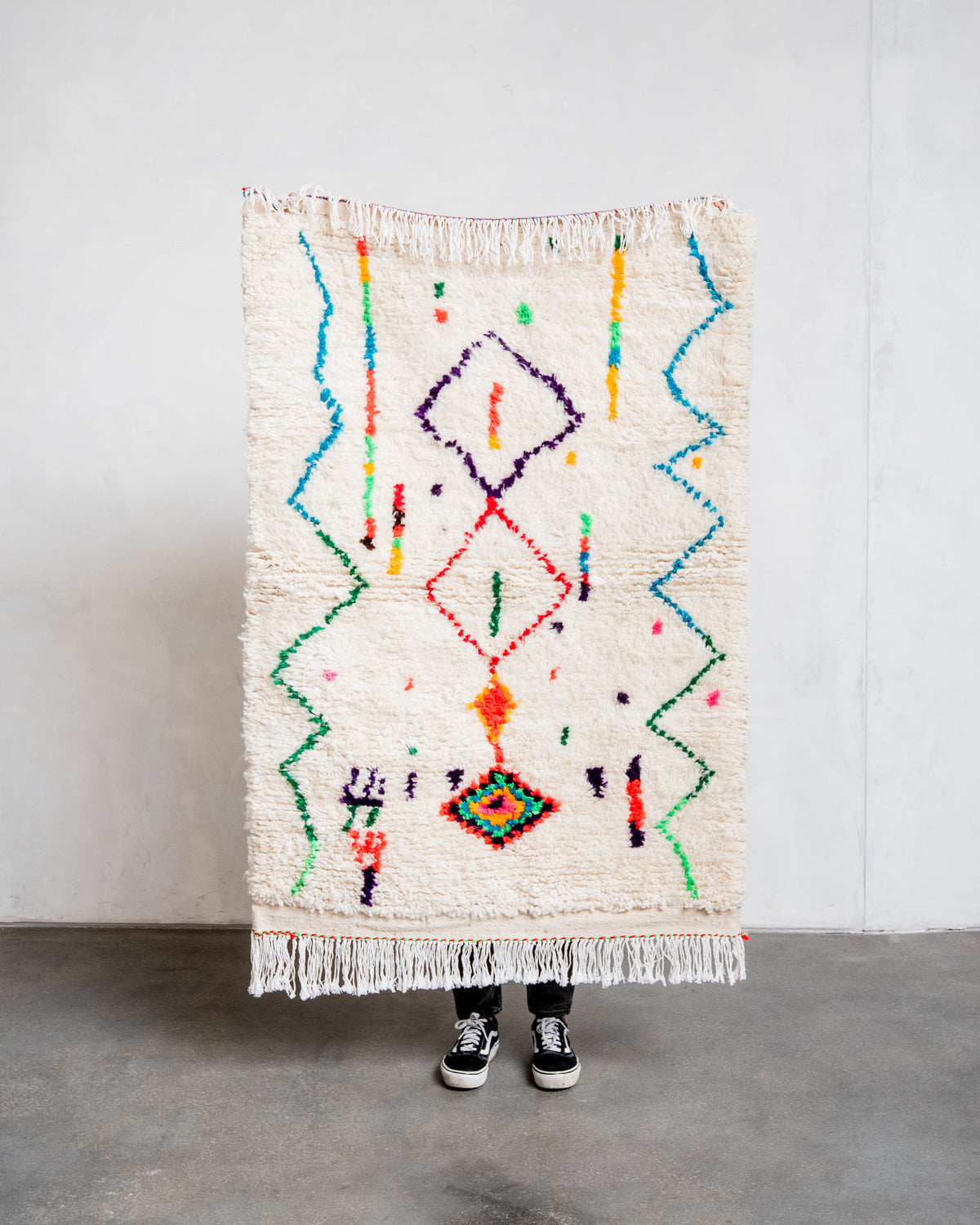 Modern designer handcrafted Berber rug from Morocco. Azilal rug with beautiful colors and patterns. Made of sheep’s wool and colourful cotton.