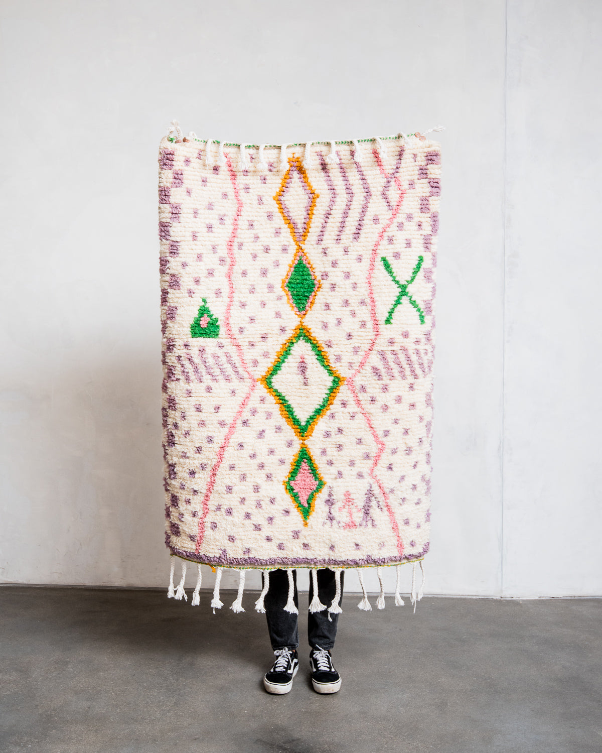 Modern designer handcrafted Berber rug from Morocco. Azilal rug with beautiful colors and patterns. Made of sheep’s wool and colourful cotton.