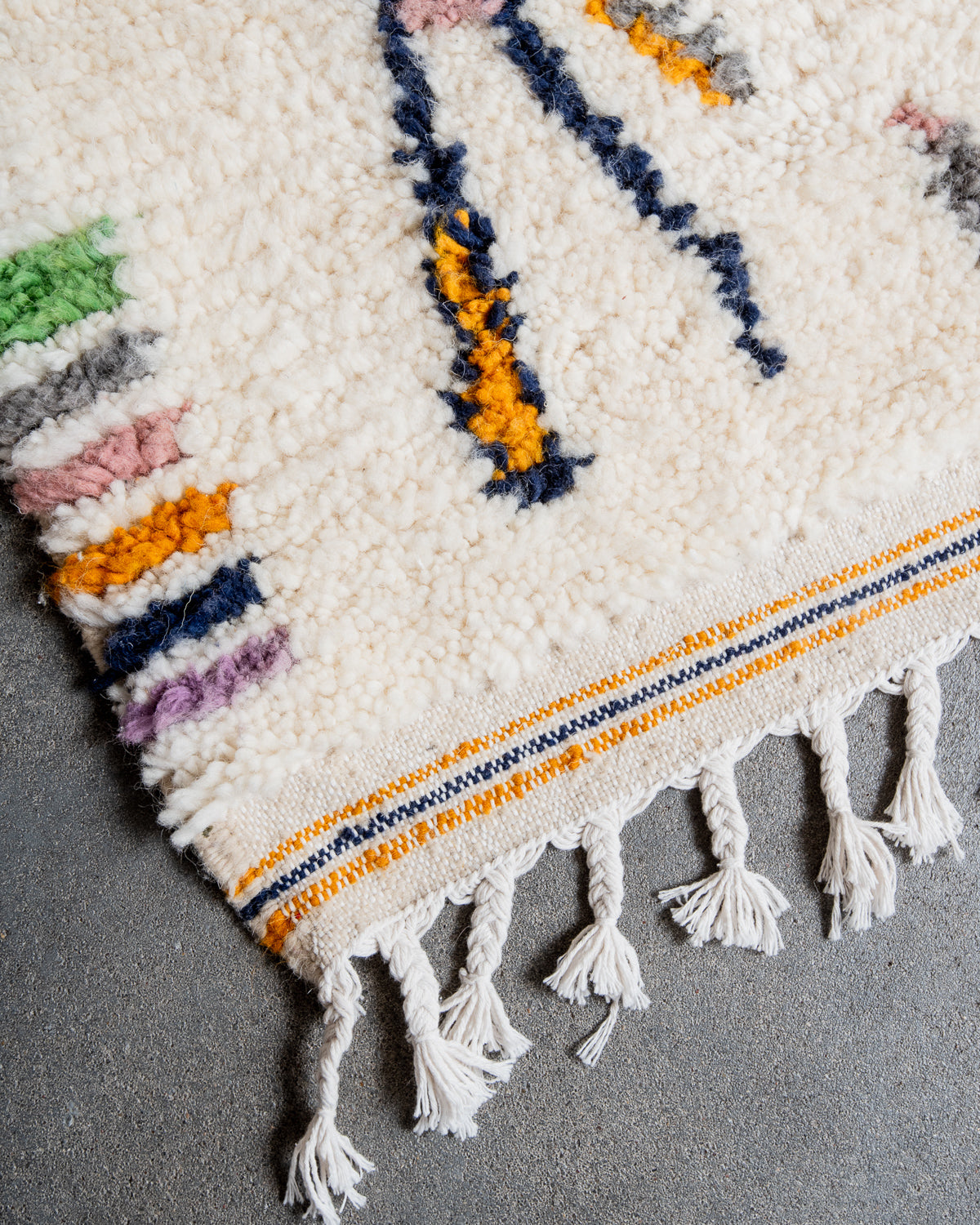 Modern designer handcrafted Berber rug from Morocco. Azilal rug with beautiful colors and patterns. Made of sheep’s wool and colourful cotton.