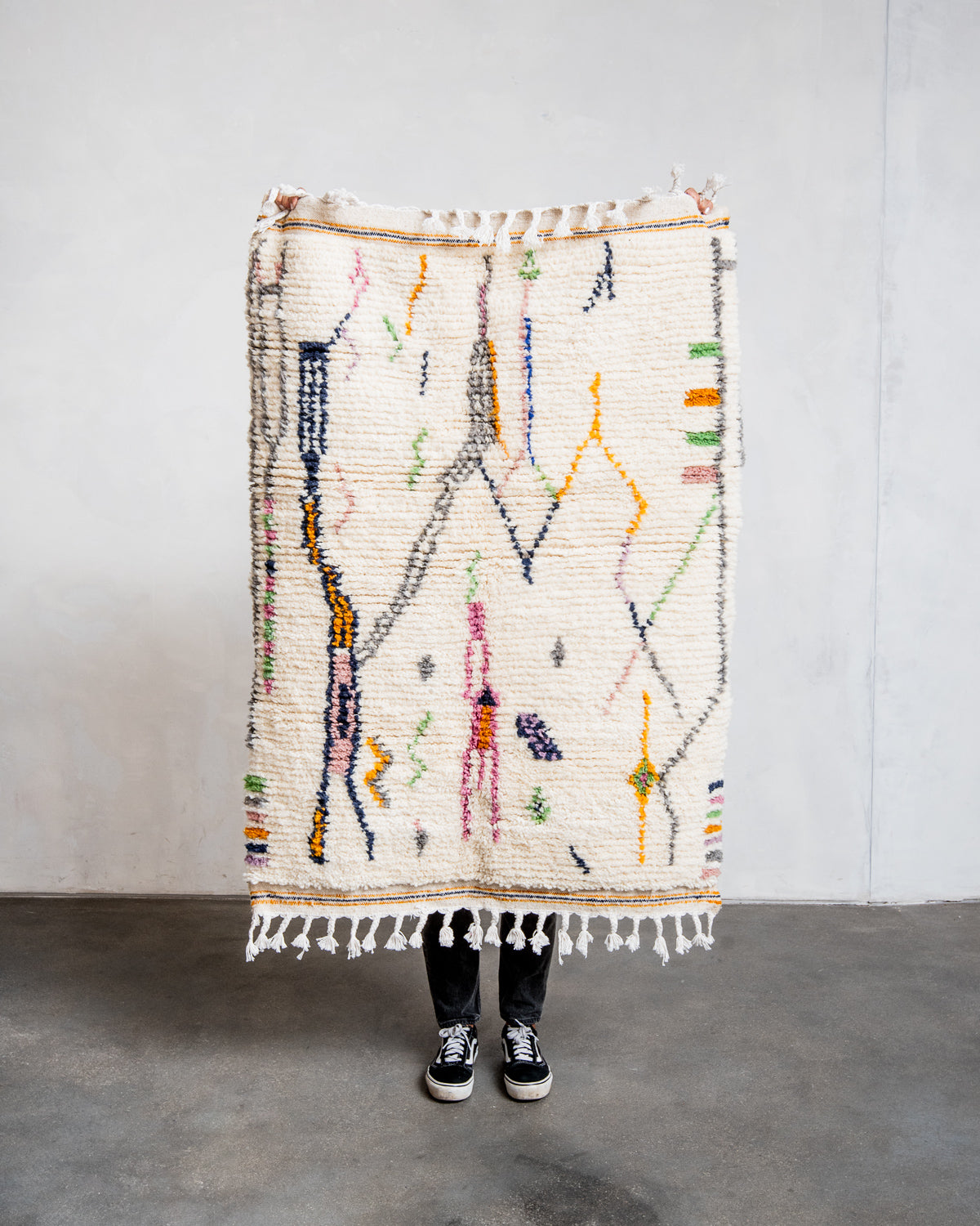 Modern designer handcrafted Berber rug from Morocco. Azilal rug with beautiful colors and patterns. Made of sheep’s wool and colourful cotton.