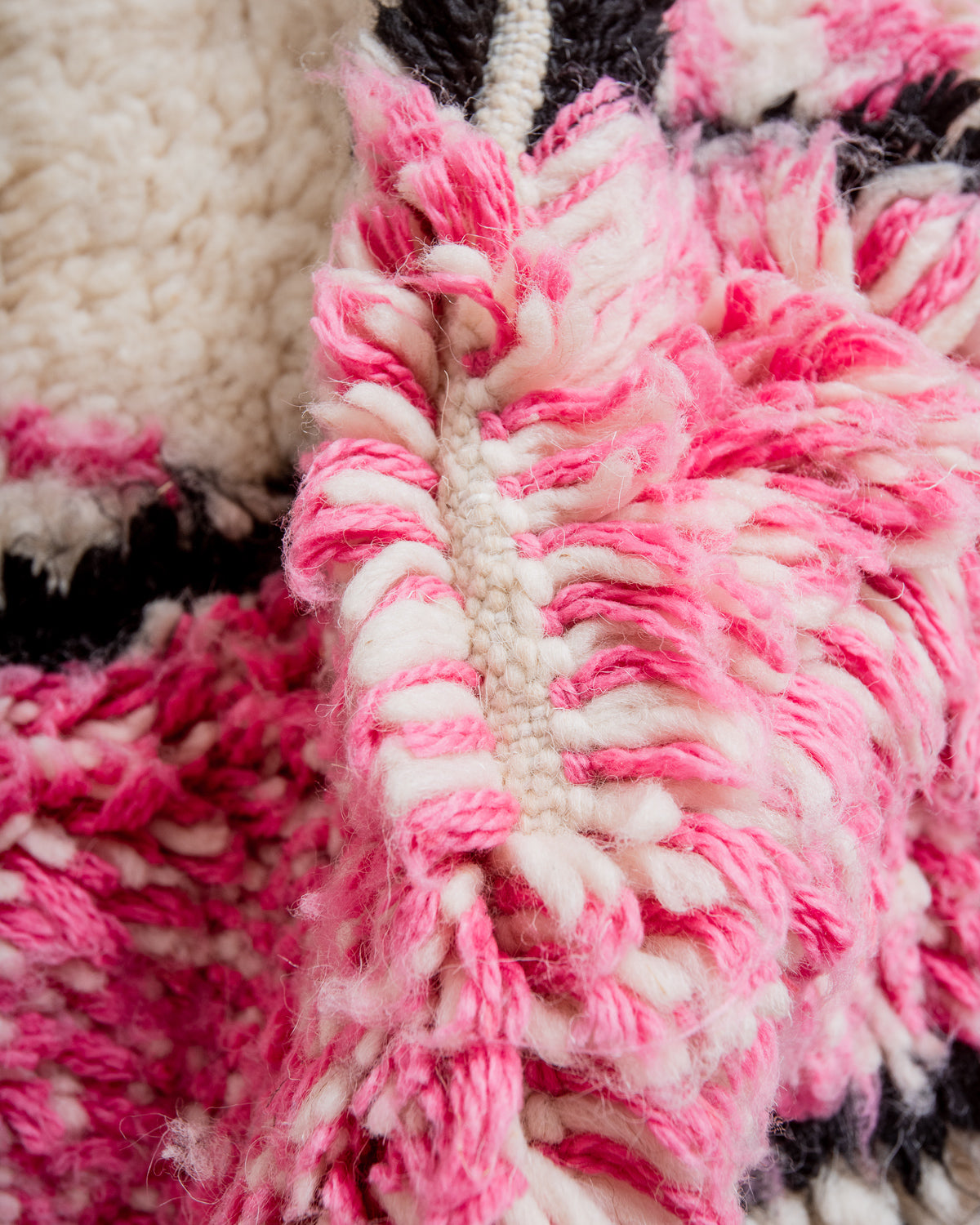 Modern designer handcrafted Berber rug from Morocco. Azilal rug with beautiful colors and patterns. Made of sheep’s wool and colourful cotton.