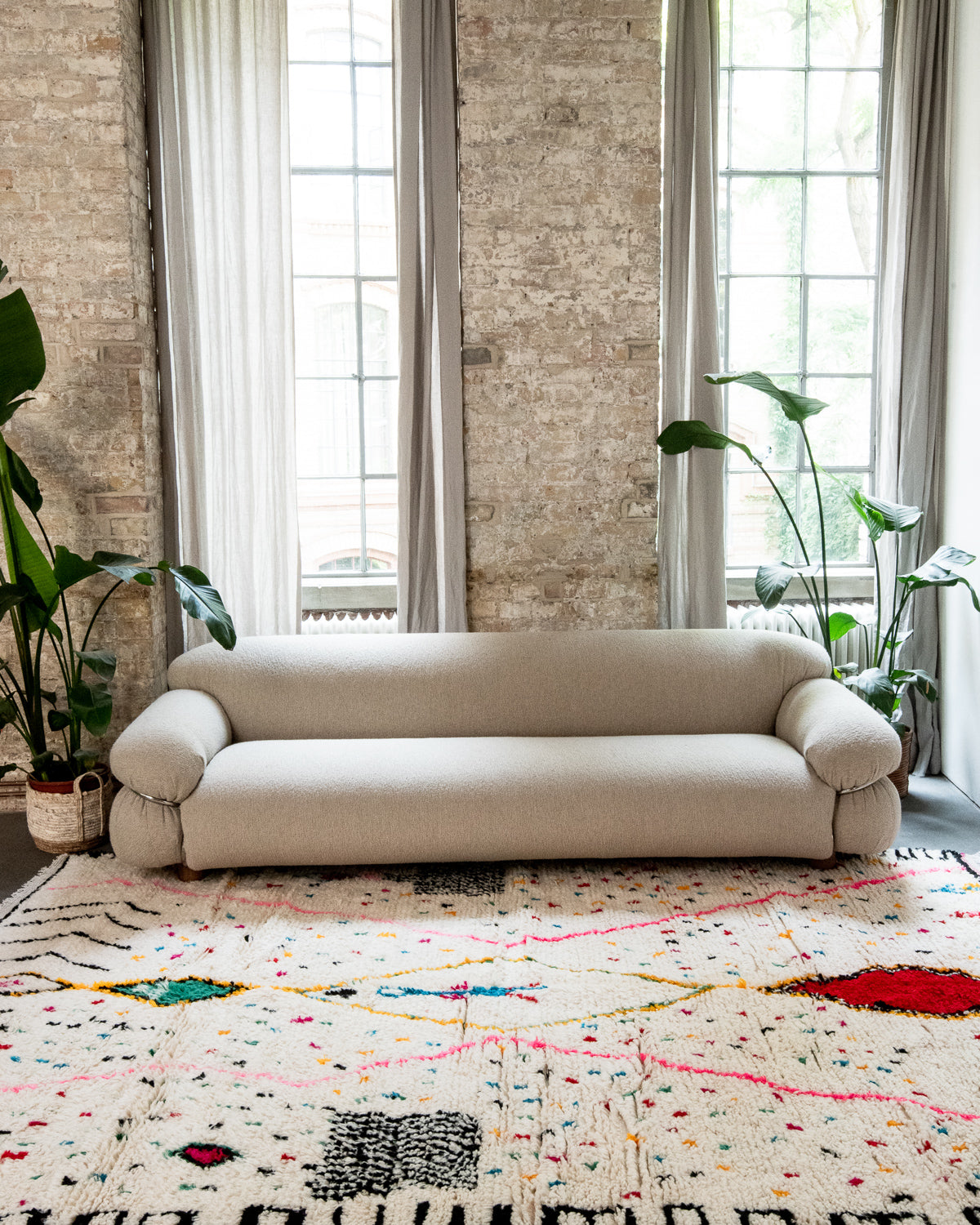 Modern designer handcrafted Berber rug from Morocco. Azilal rug with beautiful colors and patterns. Made of sheep’s wool and colourful cotton.